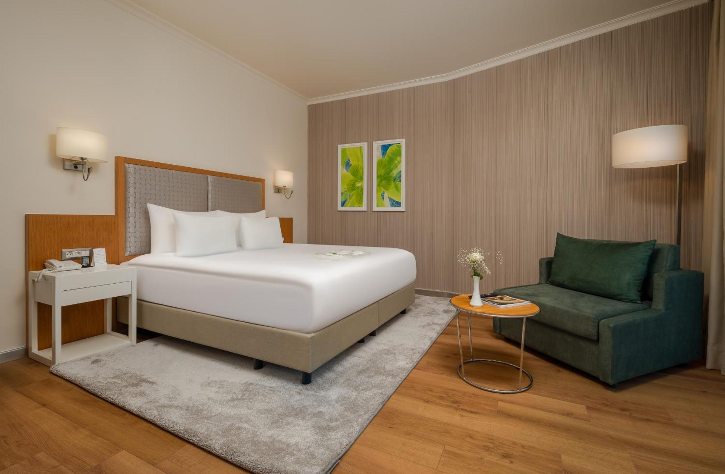 Standard Room with Garden View