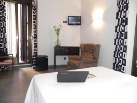 Double or Twin Room - Photo 4