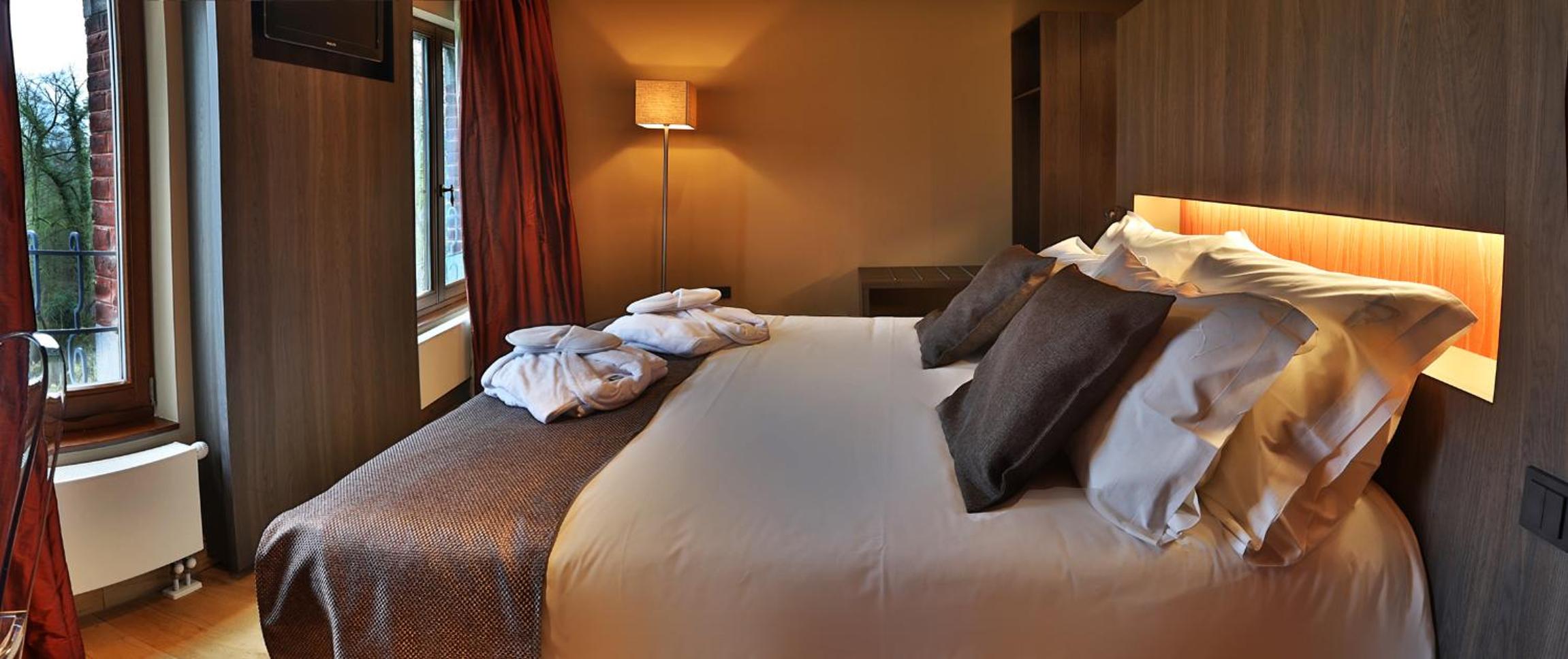 Deluxe Double Room with Bath photo 1