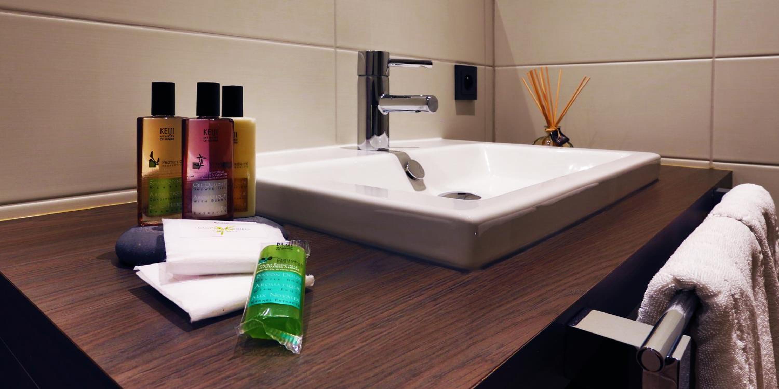 Double Room with Spa Bath photo 2