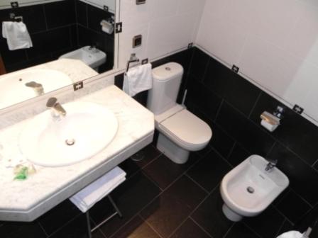 Double or Twin Room - Photo 6