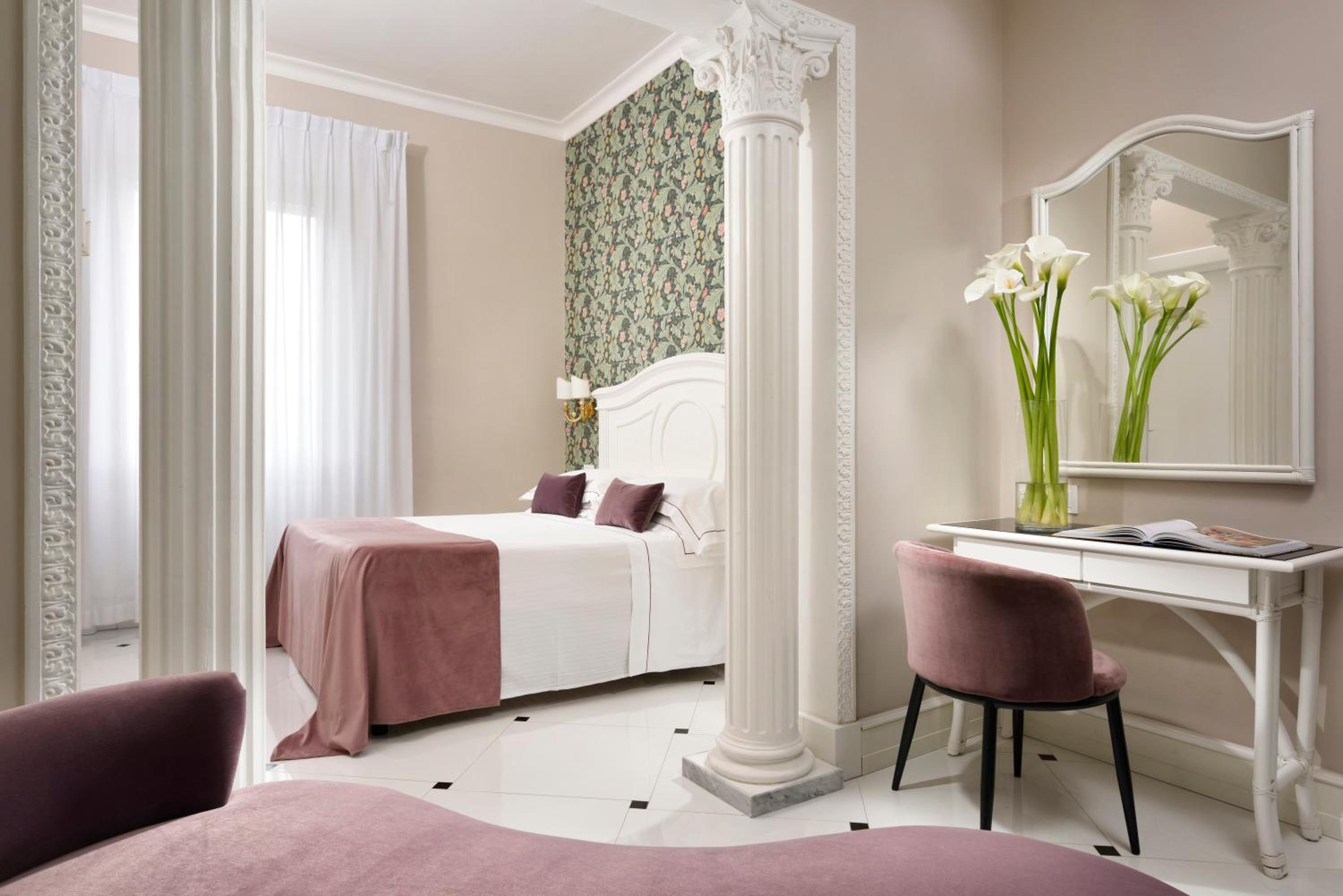 Superior Double Room with Partial Sea View - Photo 4