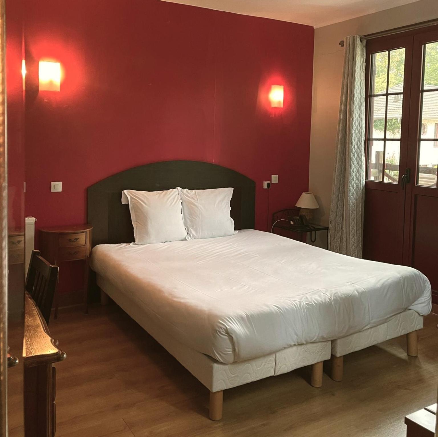 Double or Twin Room - Photo 6