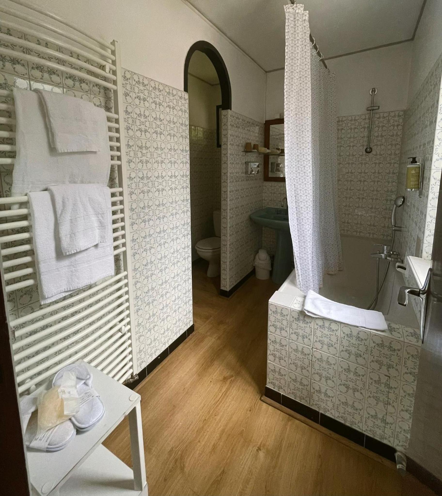 Double or Twin Room - Photo 7