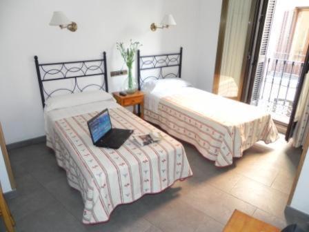 Double or Twin Room - Photo 8