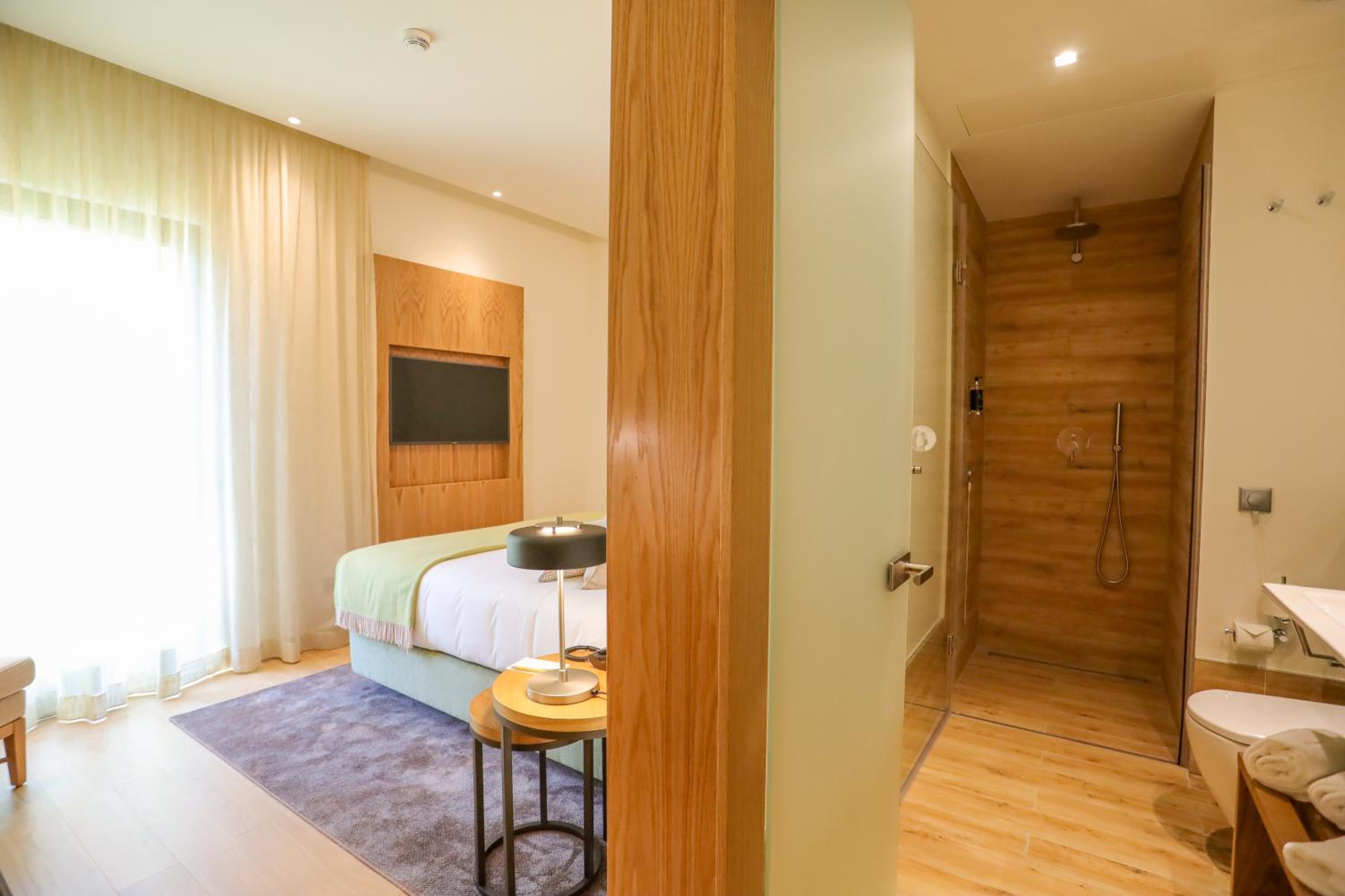 Double Room thumbnail 5