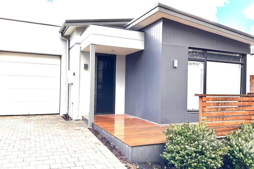 Two-Bedroom House photo 3