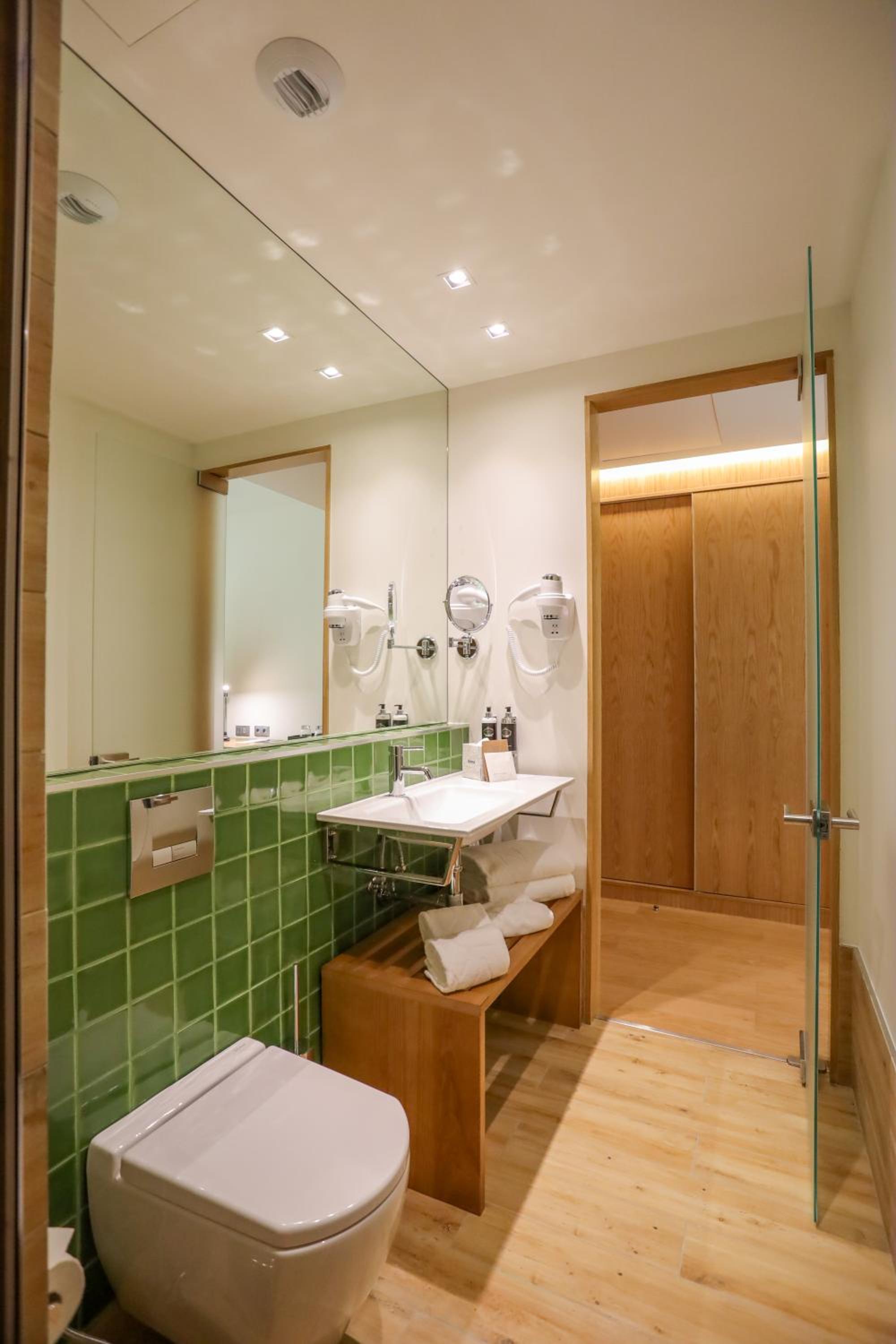 Double Room thumbnail 6