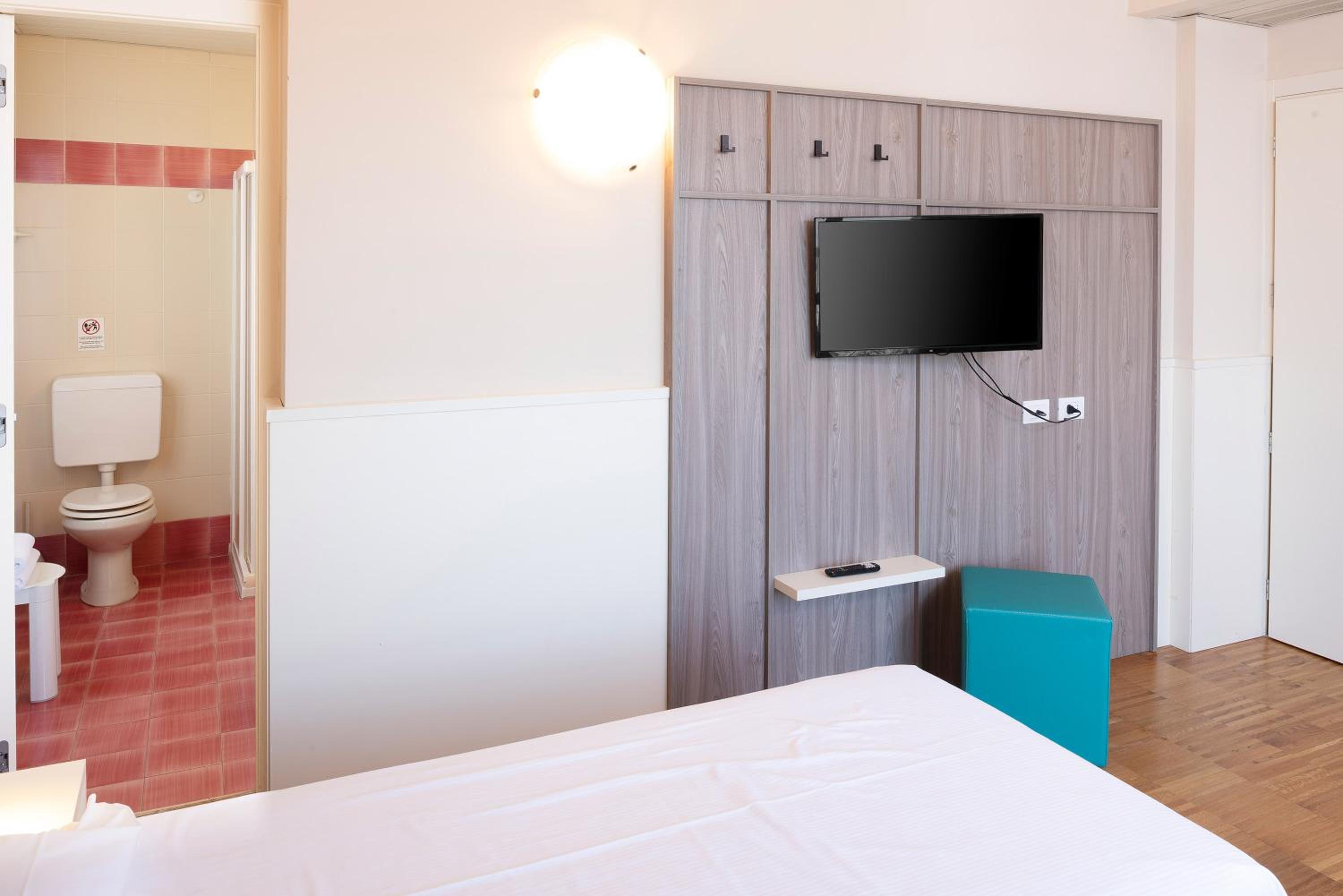 Double or Twin Room - Annex - Photo 6