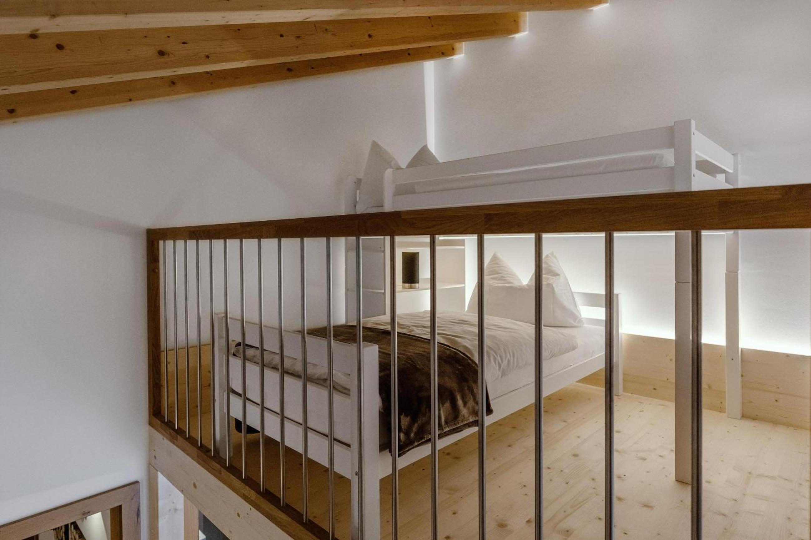 Three-Bedroom Apartment with Balcony - Westwood