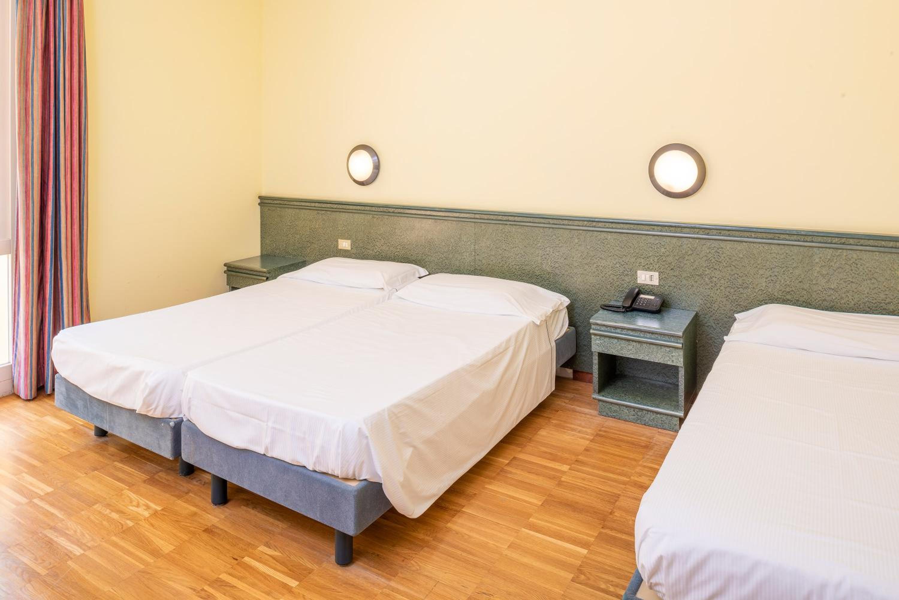 Quadruple Room with Mountain View - Photo 4