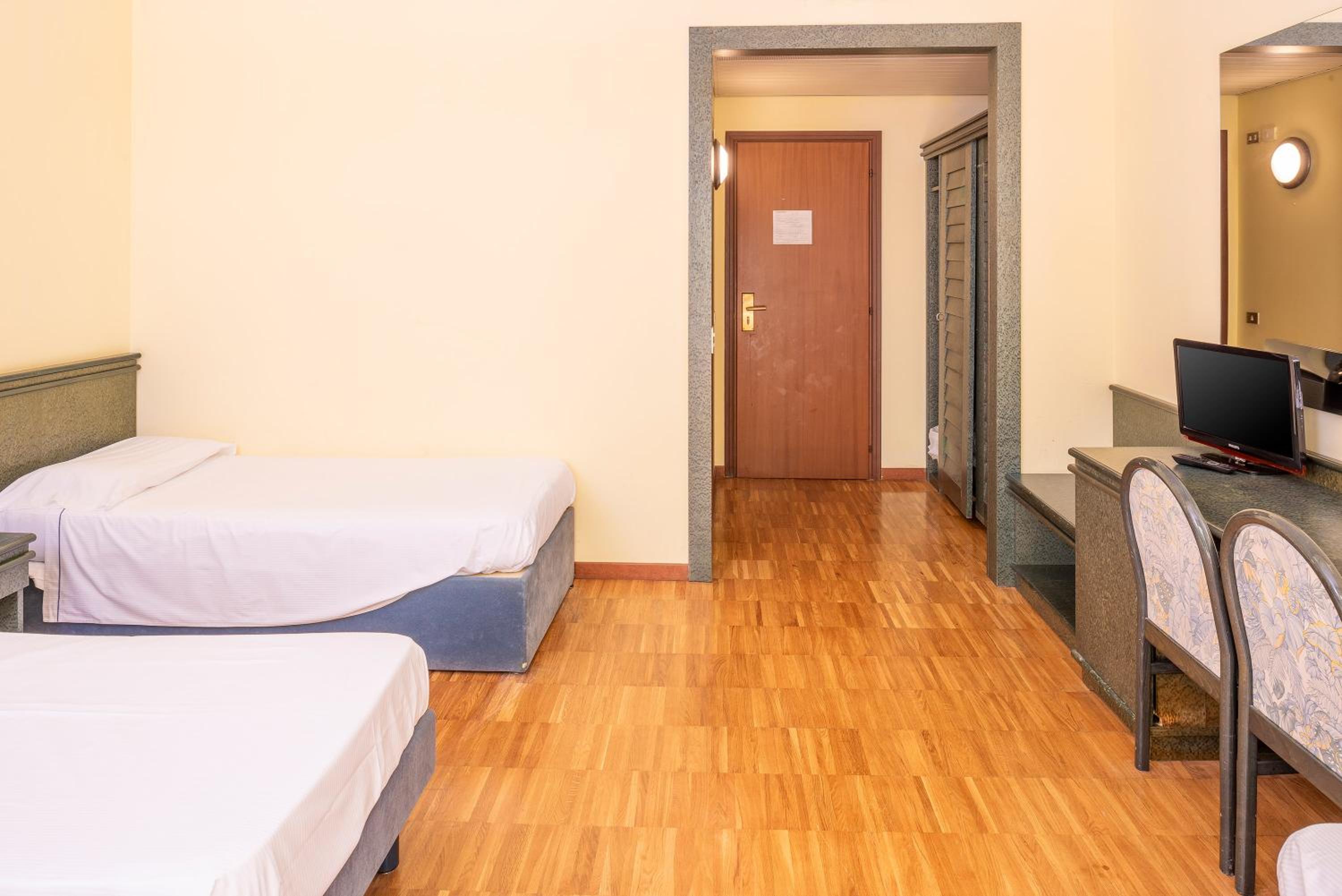 Quadruple Room with Mountain View - Photo 2
