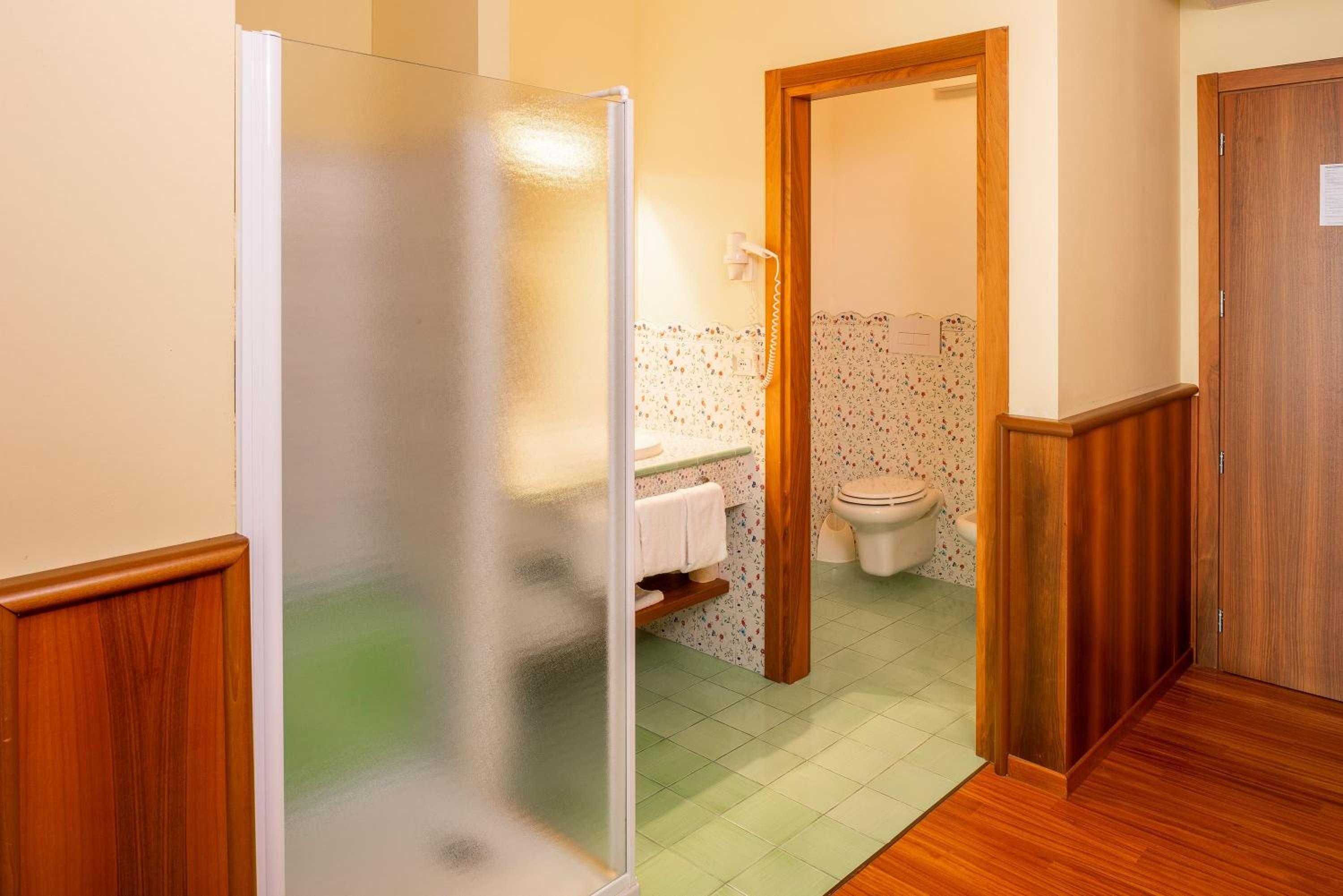 Deluxe Twin Room with Mountain View - Photo 7
