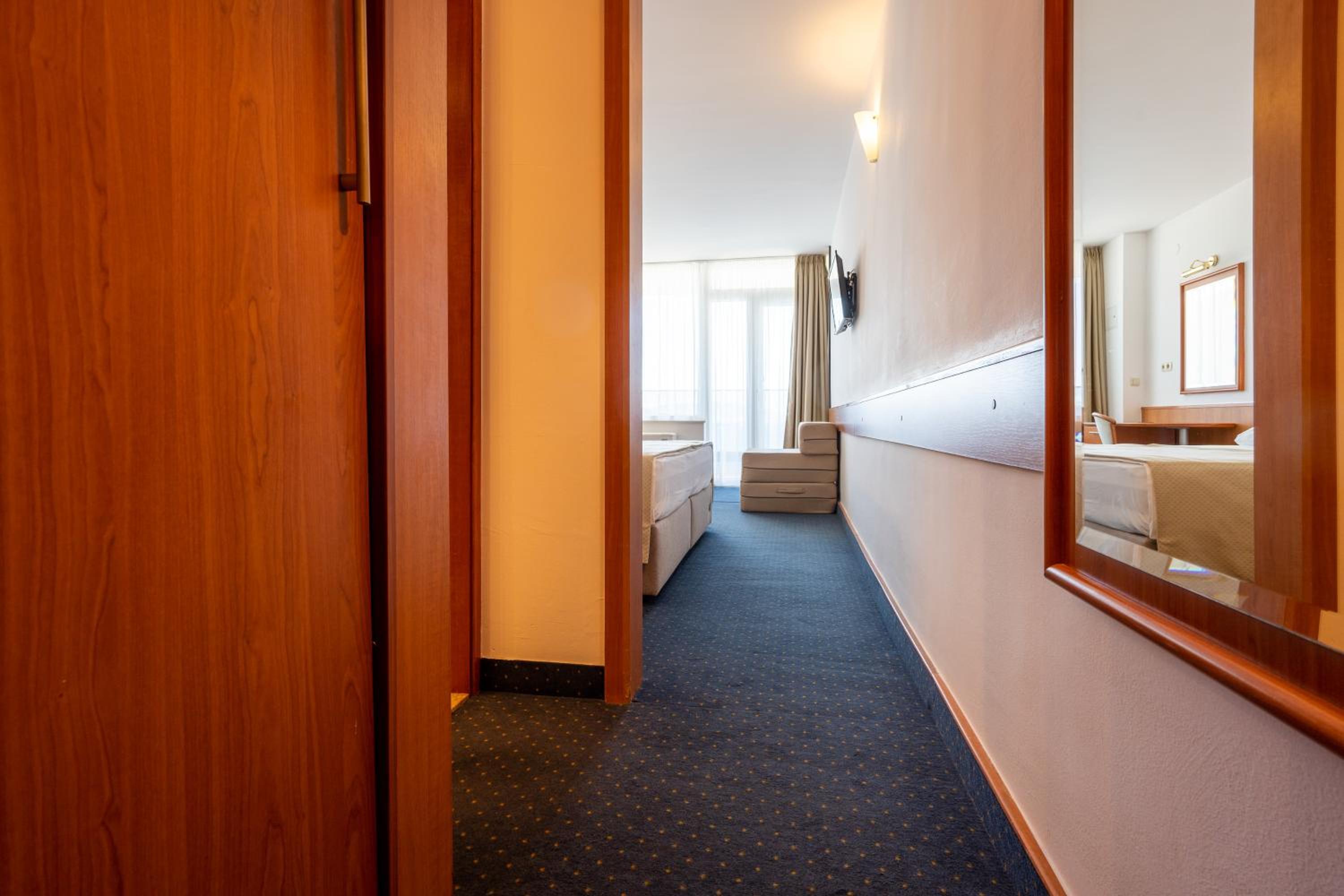Standard Double or Twin Room with Sea View photo 3