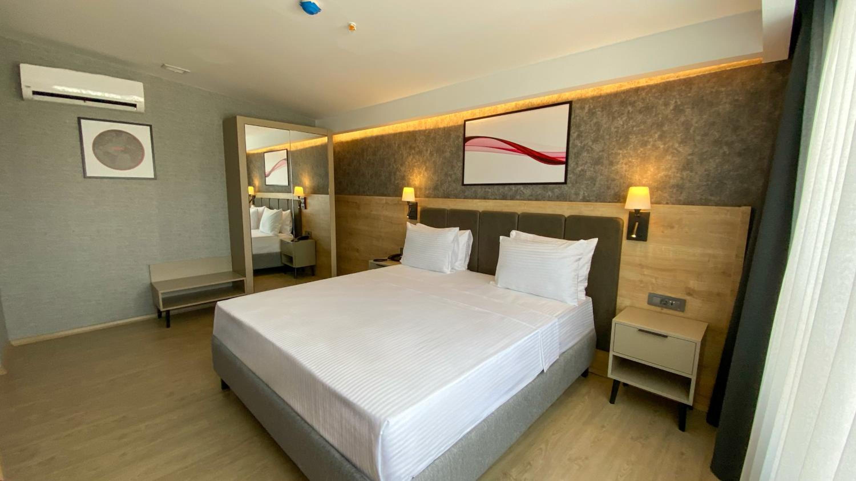 Standard Room with Land Side - Photo 3