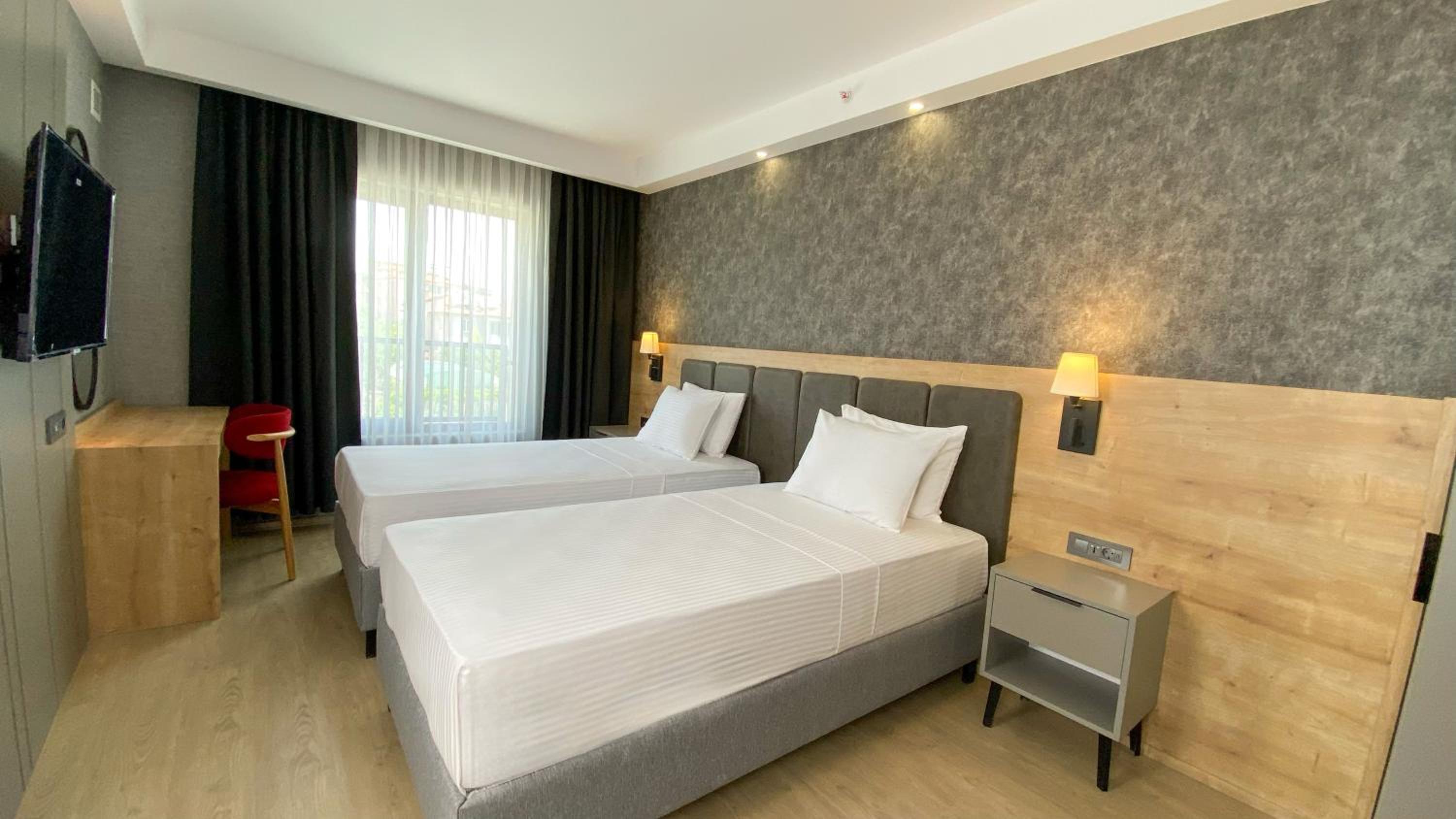 Standard Room with Twin Bed and Land Side - Photo 4