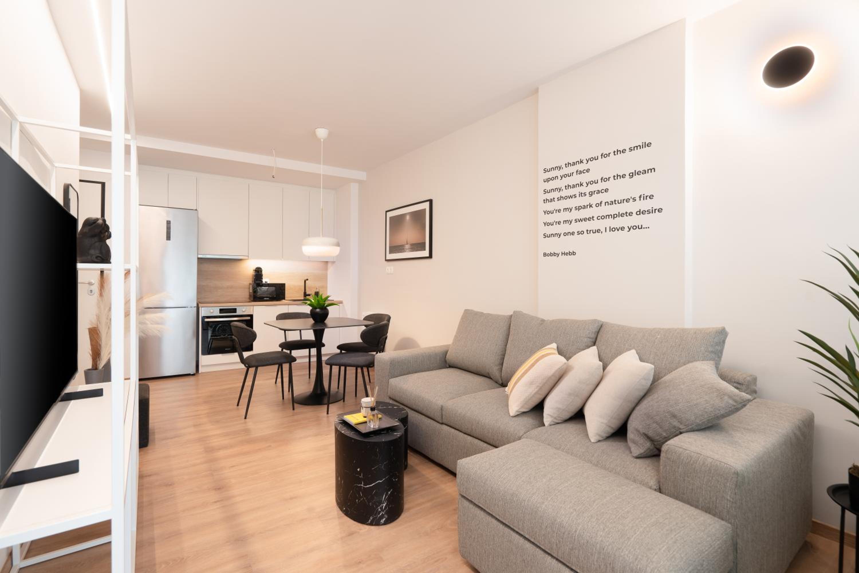 One-Bedroom Deluxe Apartment photo 1