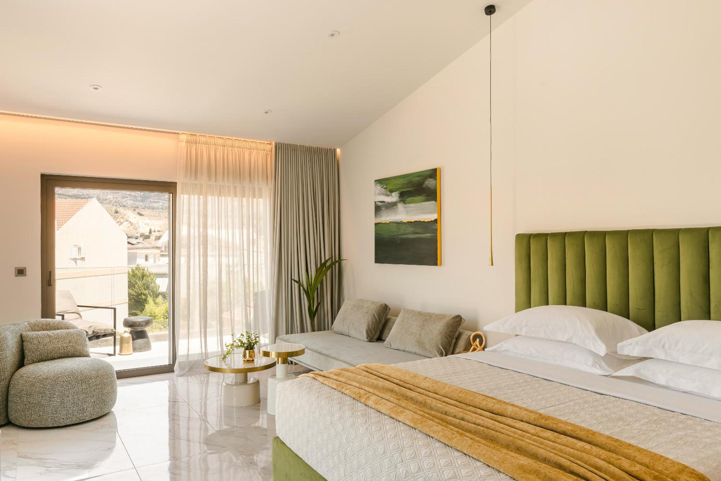 Deluxe King Suite