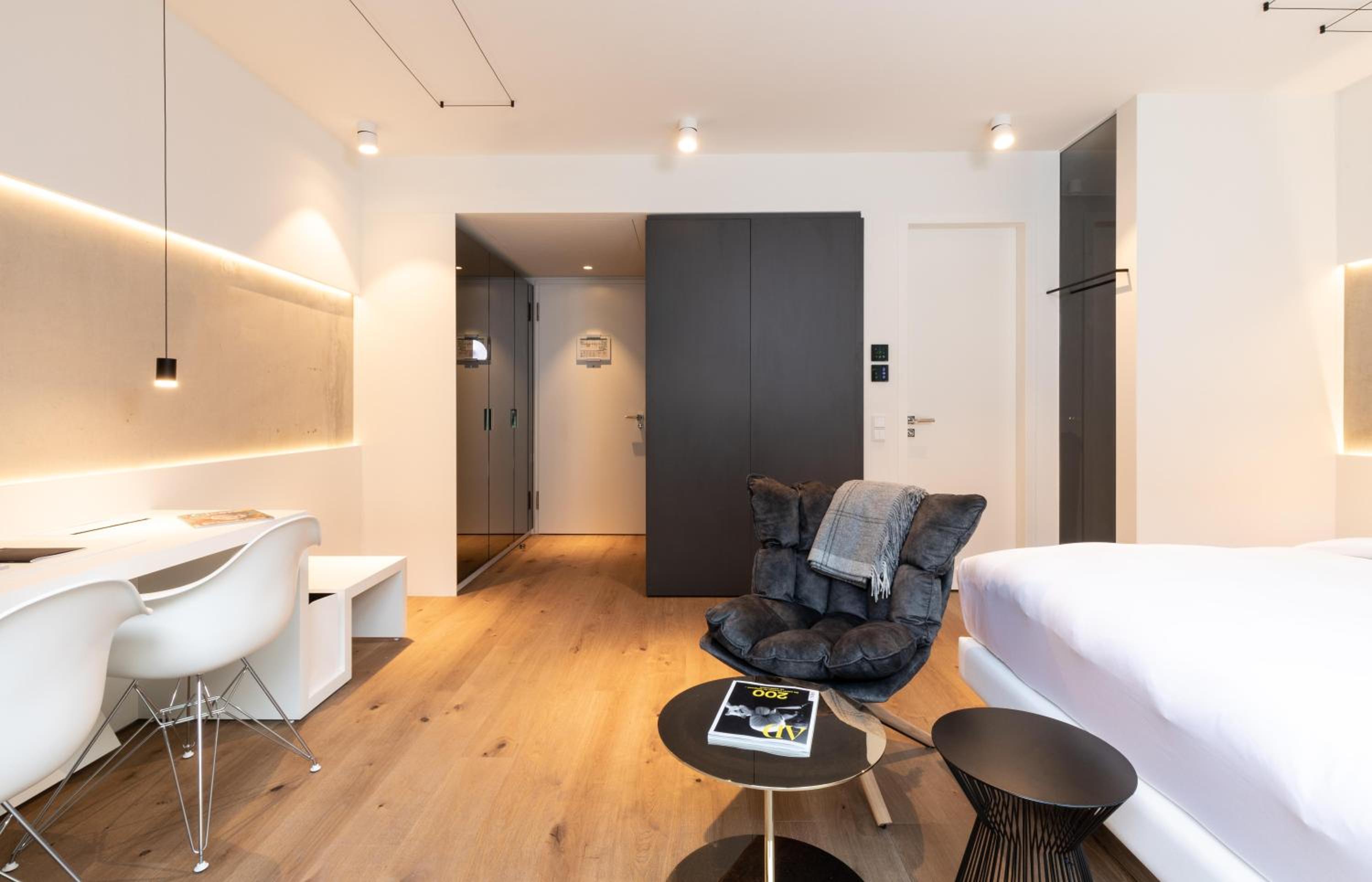 Deluxe Lounge