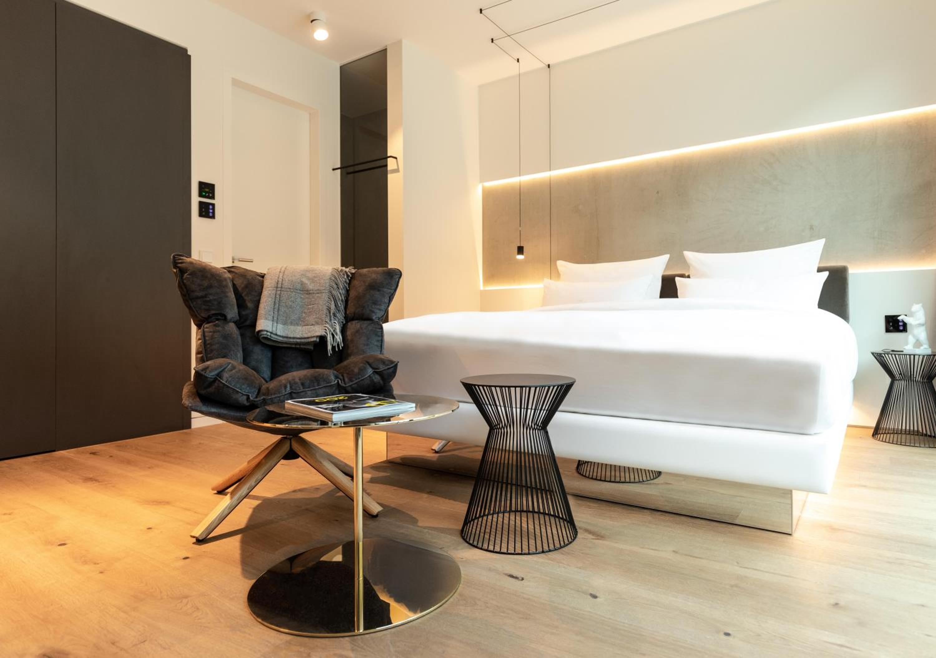 Deluxe Lounge