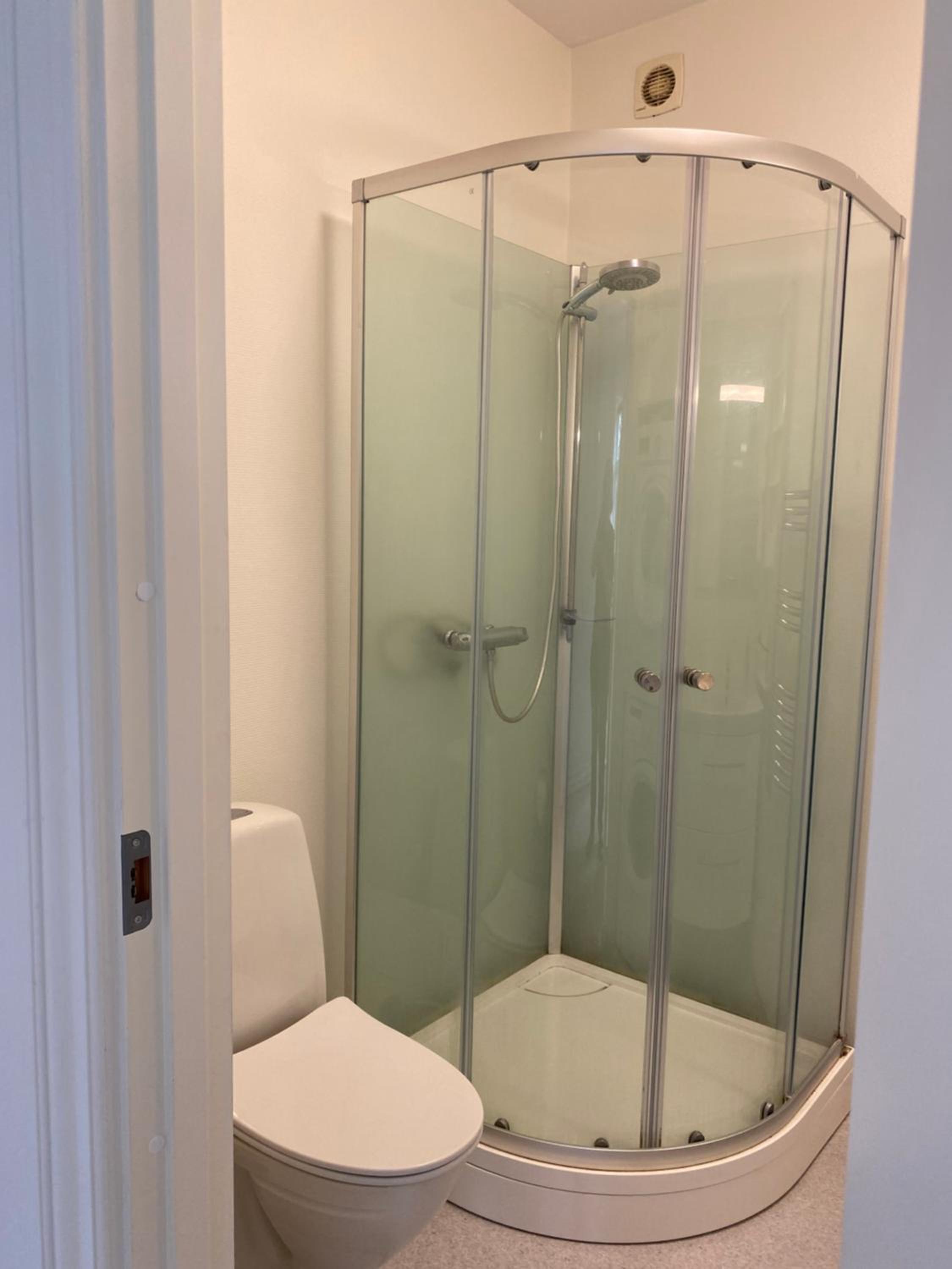 Deluxe Double Room with Balcony - Photo 8