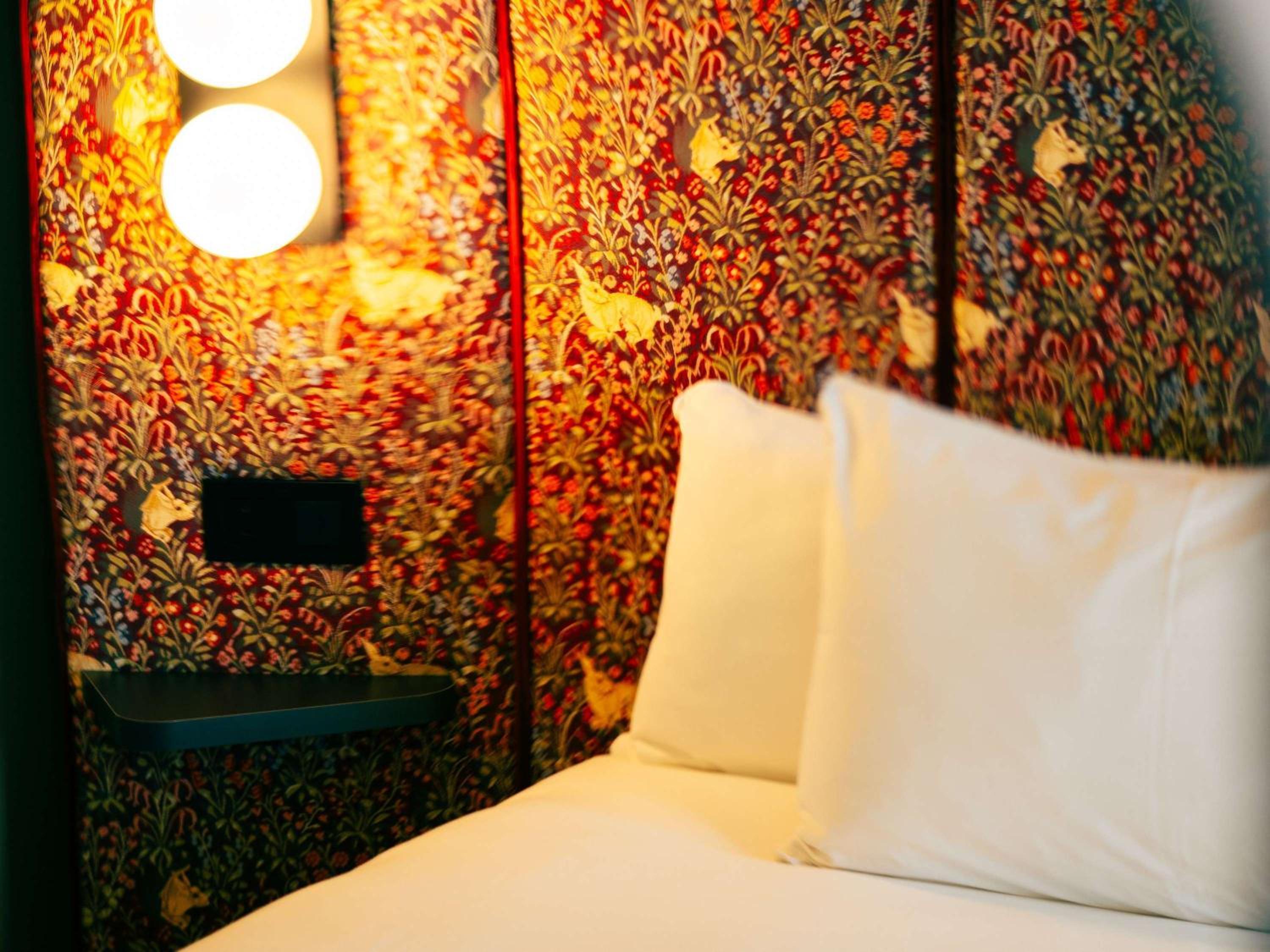 Standard room with 2 single beds