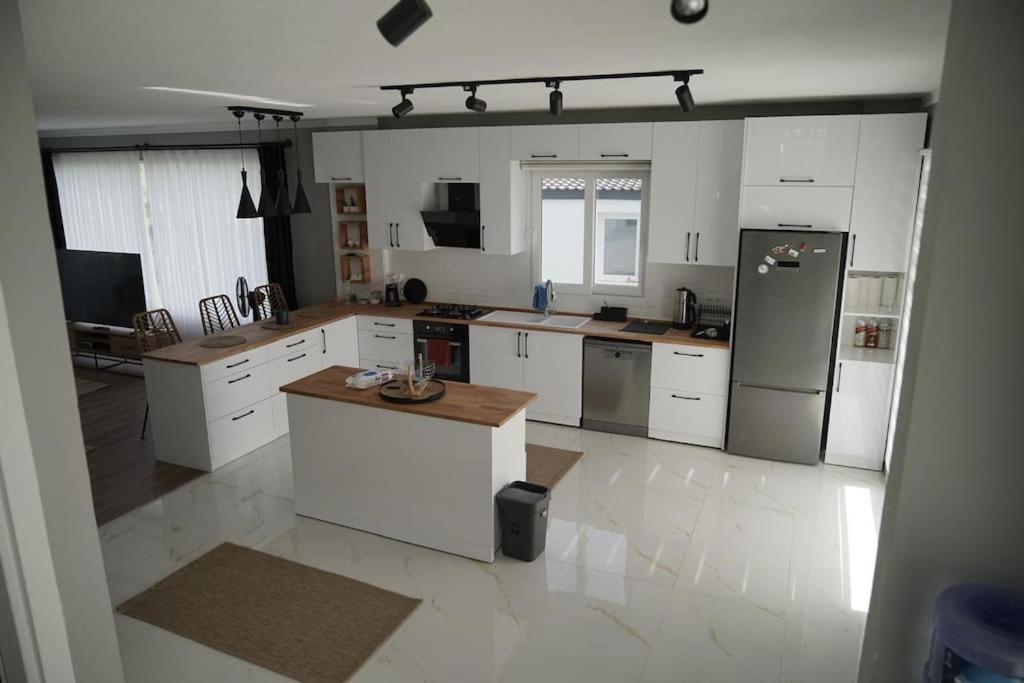 Three-Bedroom Villa photo 3