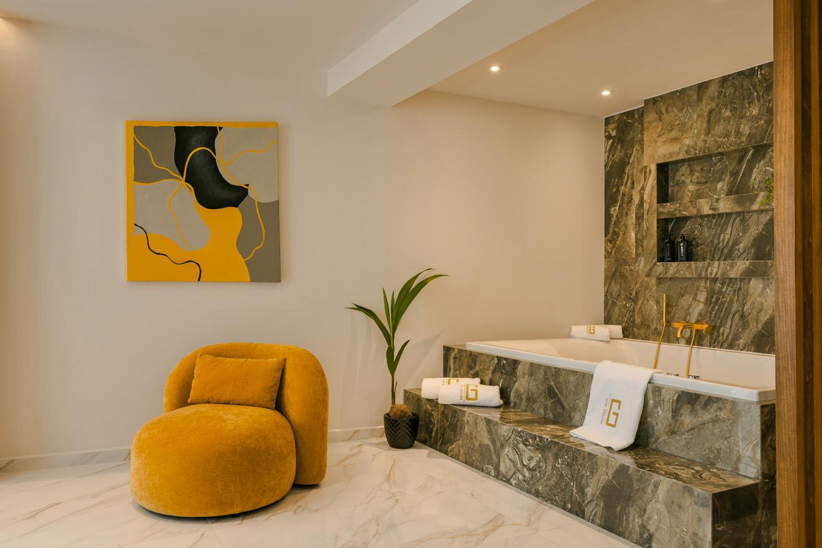 King Suite with Balcony photo 3