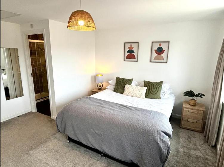 Four-Bedroom House photo 1
