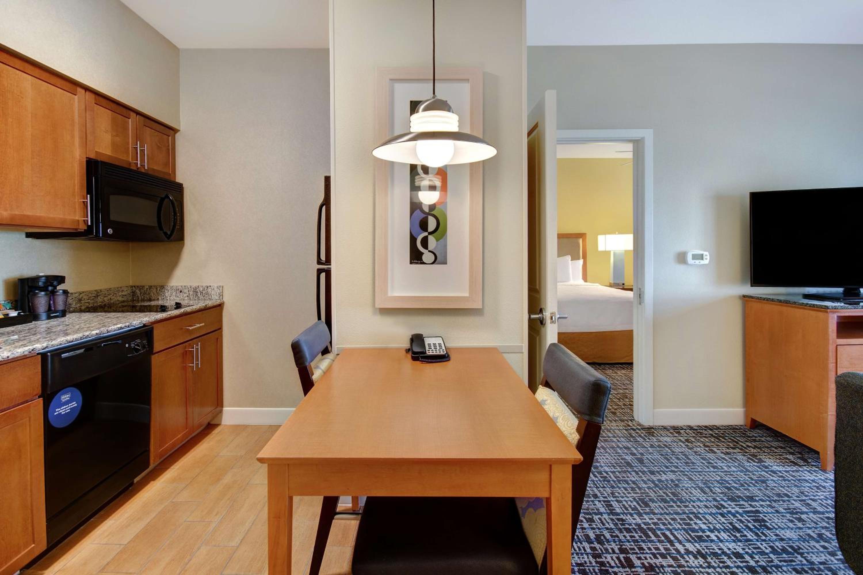 One-Bedroom King Suite - Non-Smoking - Photo 8