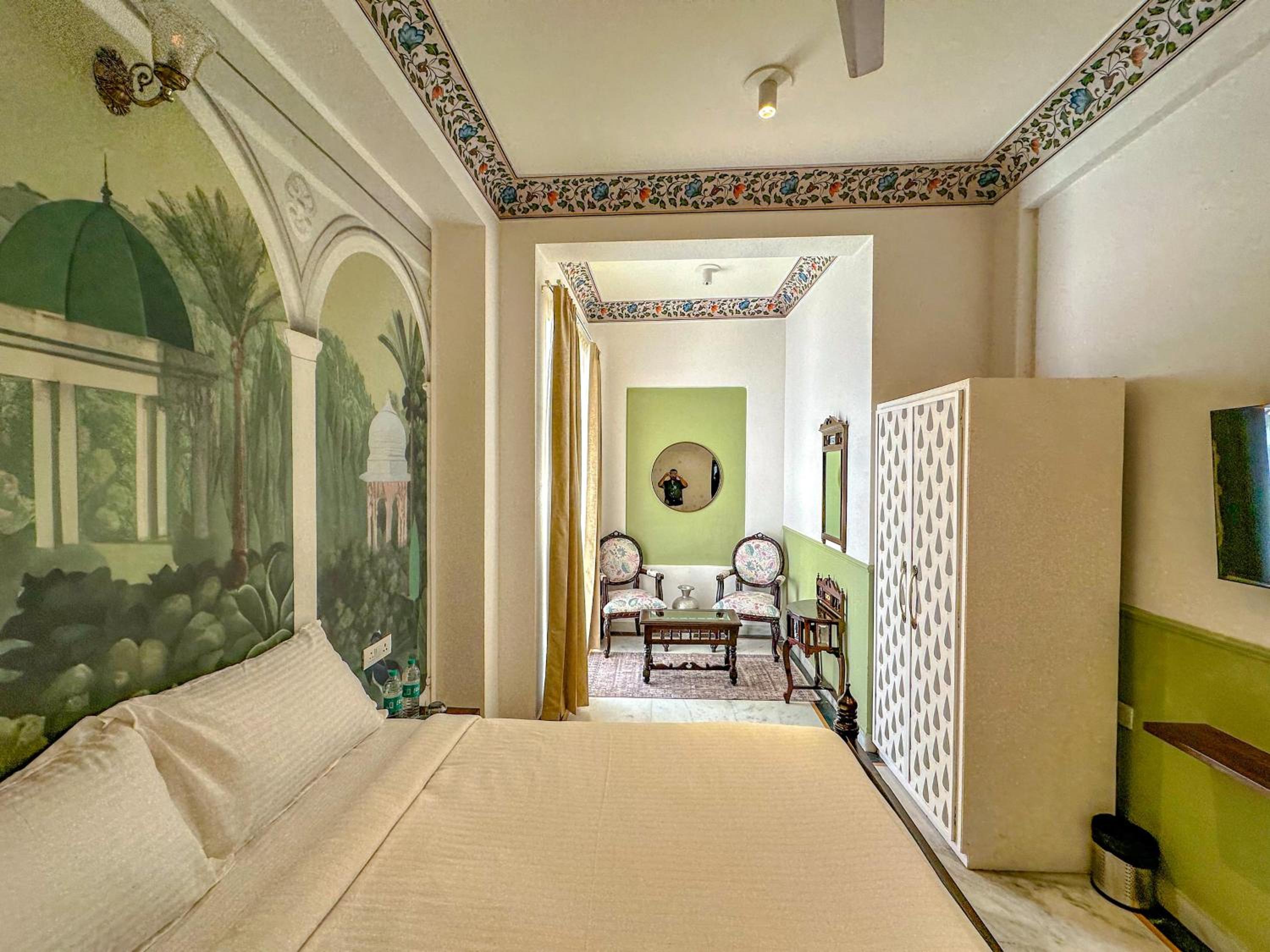 Deluxe Room - Photo 11