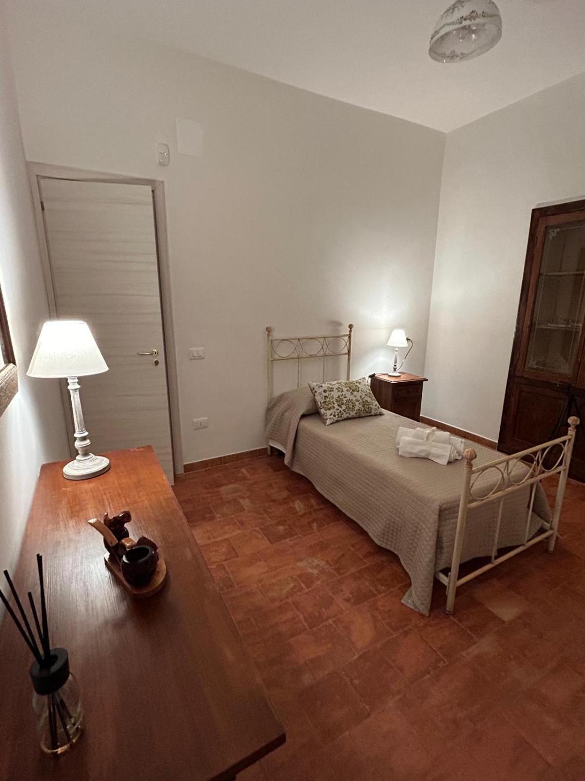 Single Room with Shared Bathroom photo 1