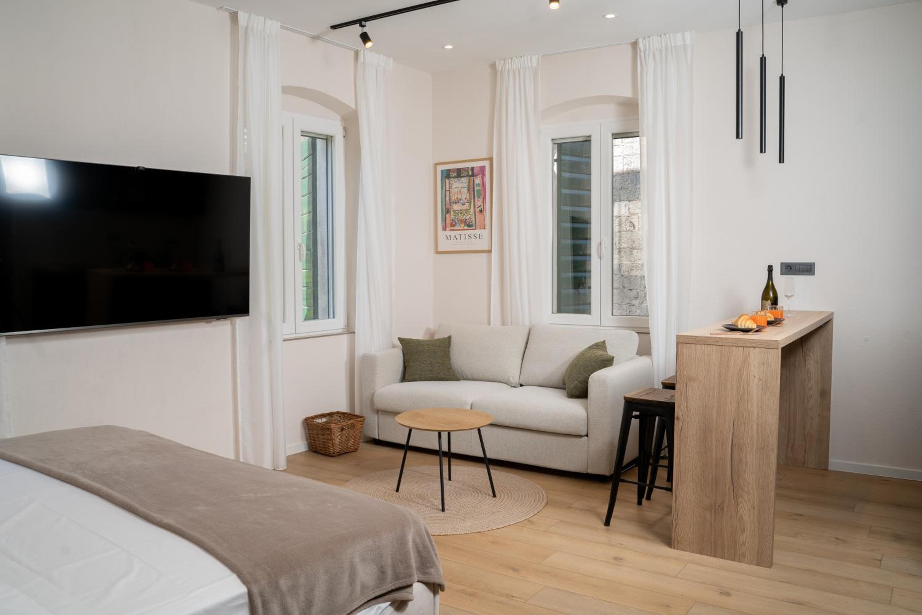 Studio Apartment