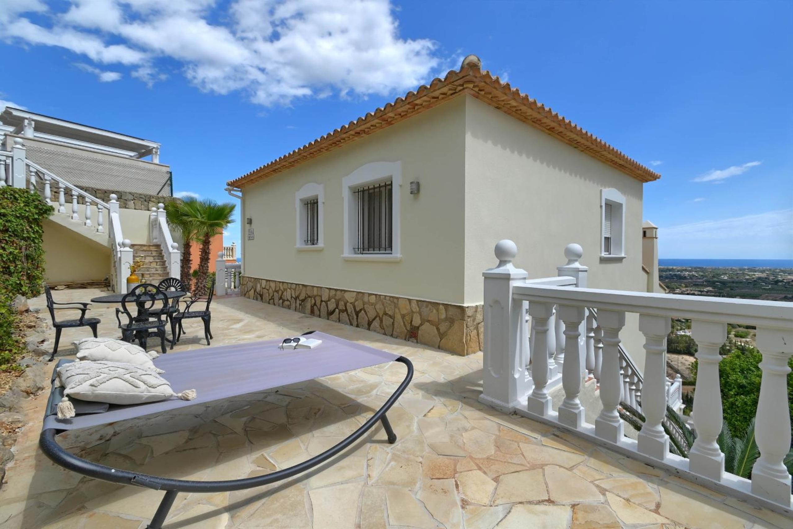 Six-Bedroom House photo 2