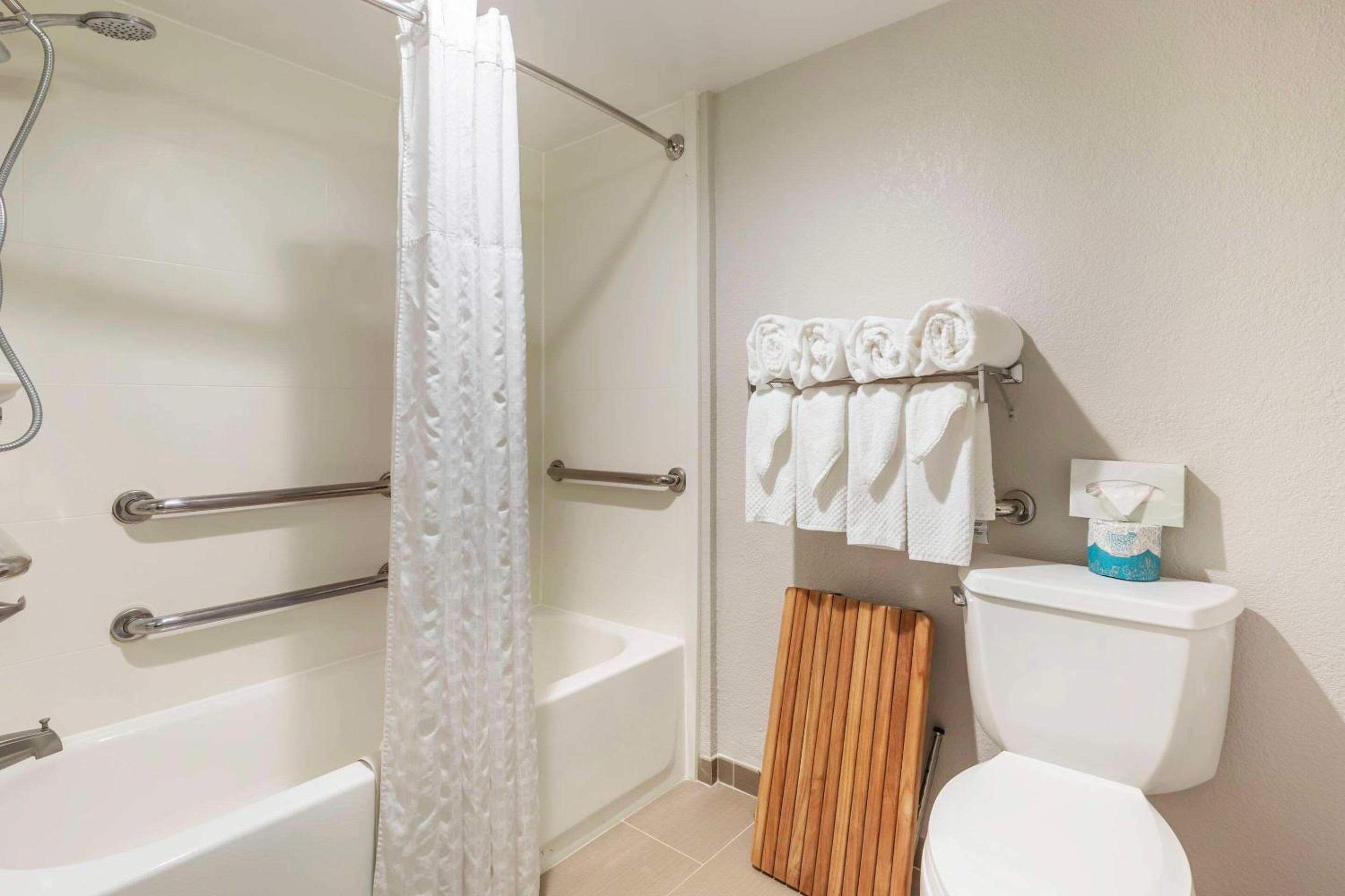 King Room - Disability Access/Non-Smoking - Photo 3