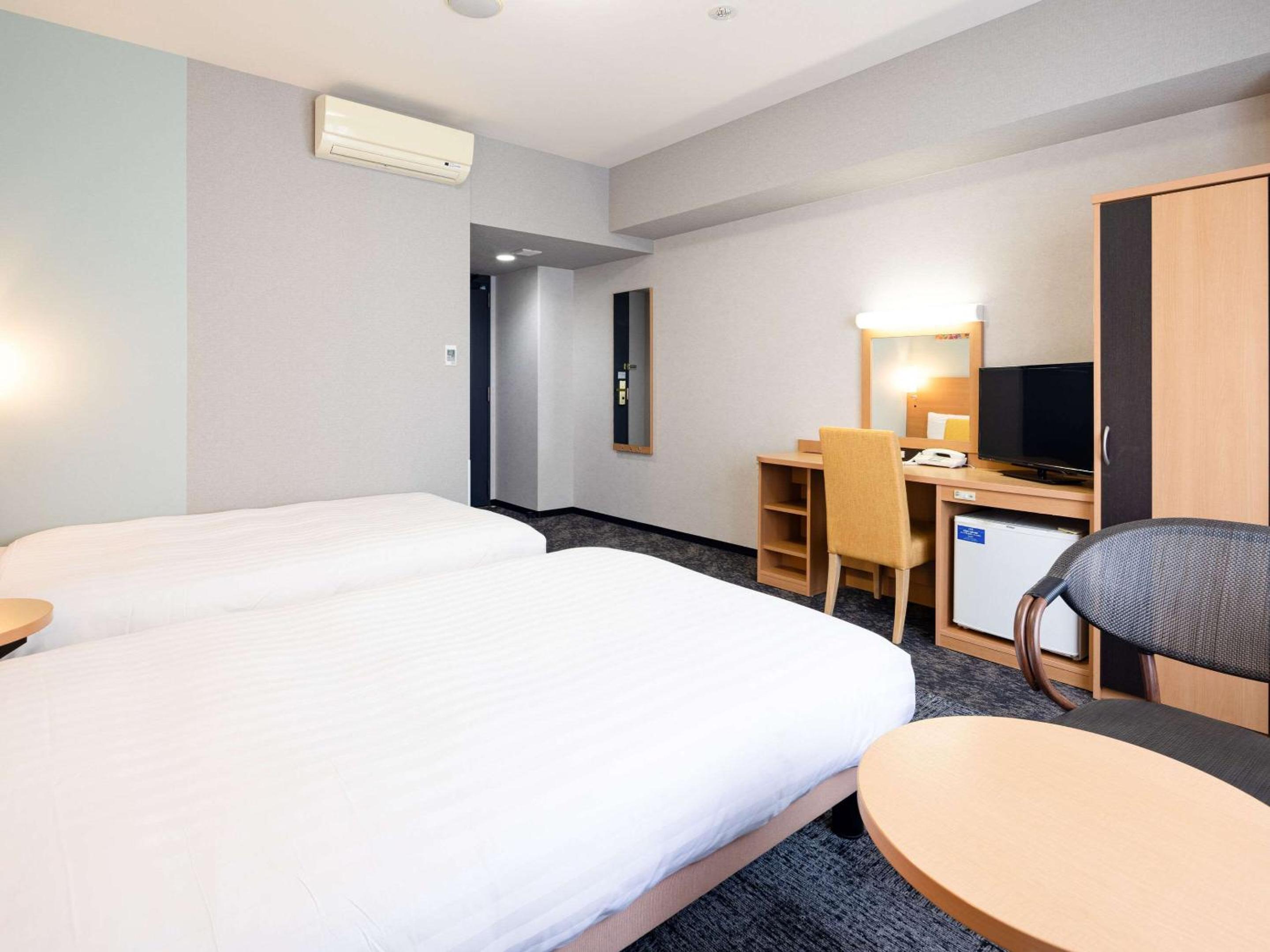 Twin Room - Non-Smoking - Photo 5