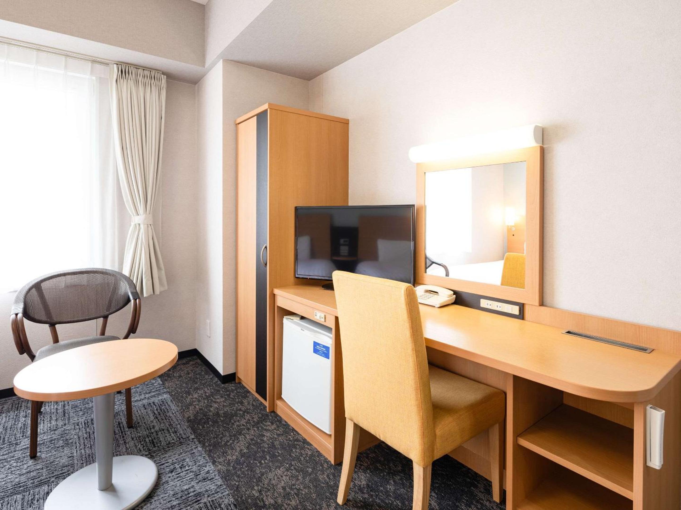 Twin Room - Non-Smoking - Photo 1