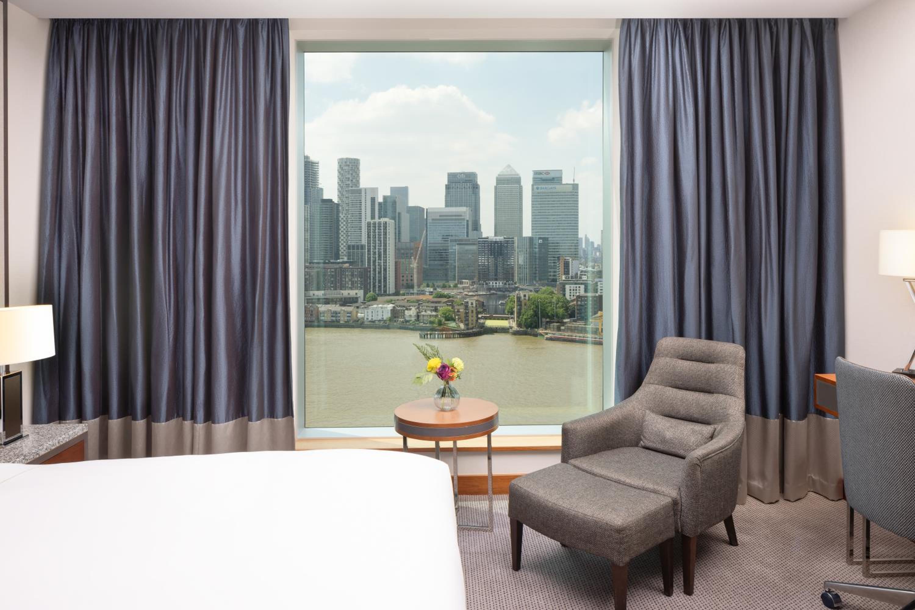 Premium King Room photo 2