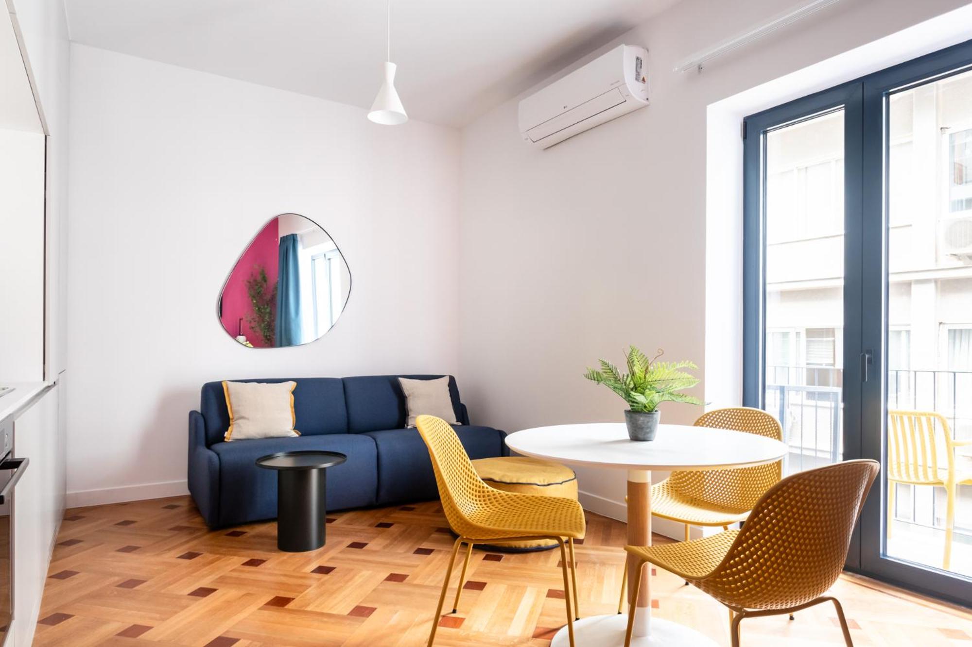 One-Bedroom Apartment with Balcony and City View photo 2