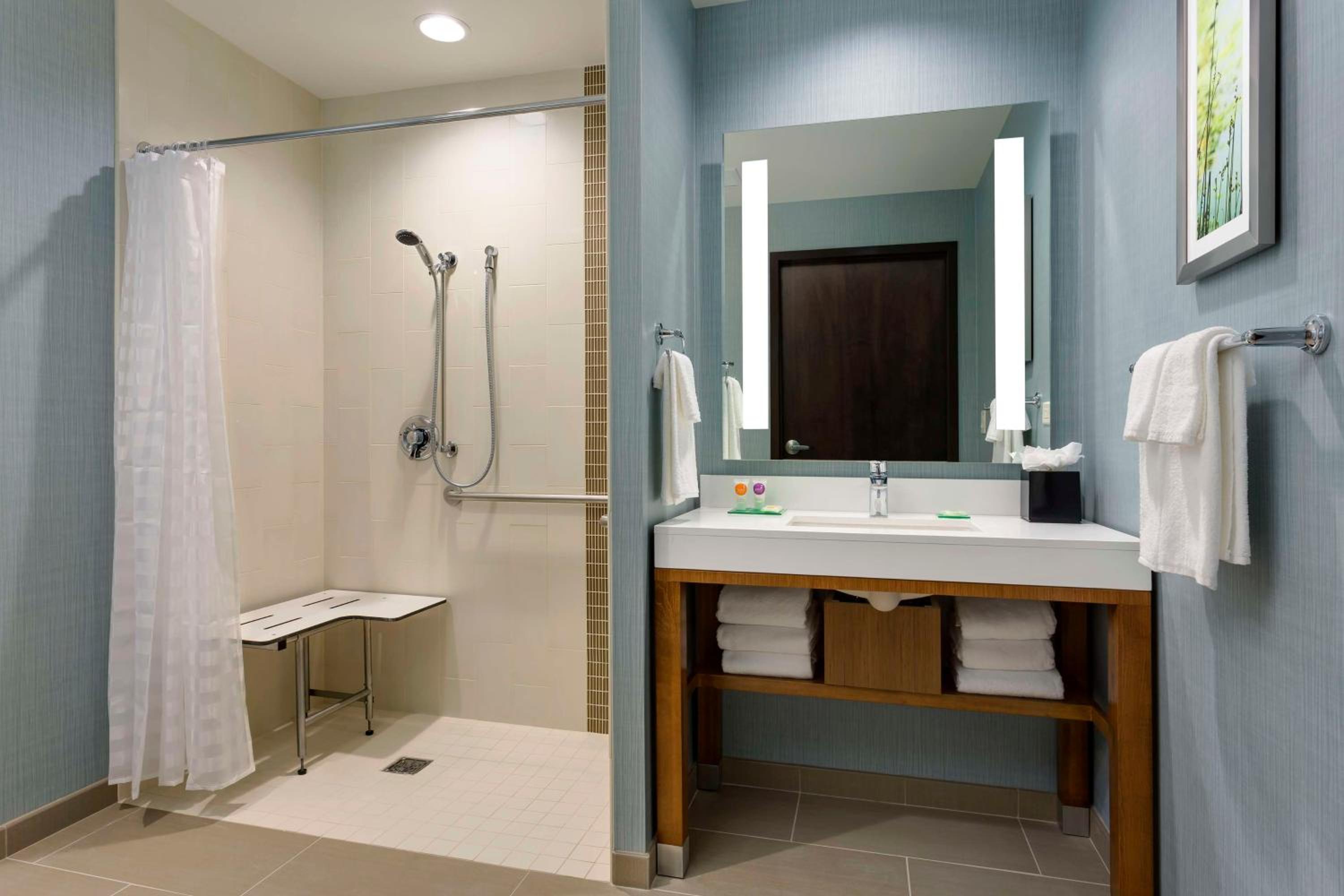 King Room with Sofa Bed and Roll-In Shower - Disability Access thumbnail 6