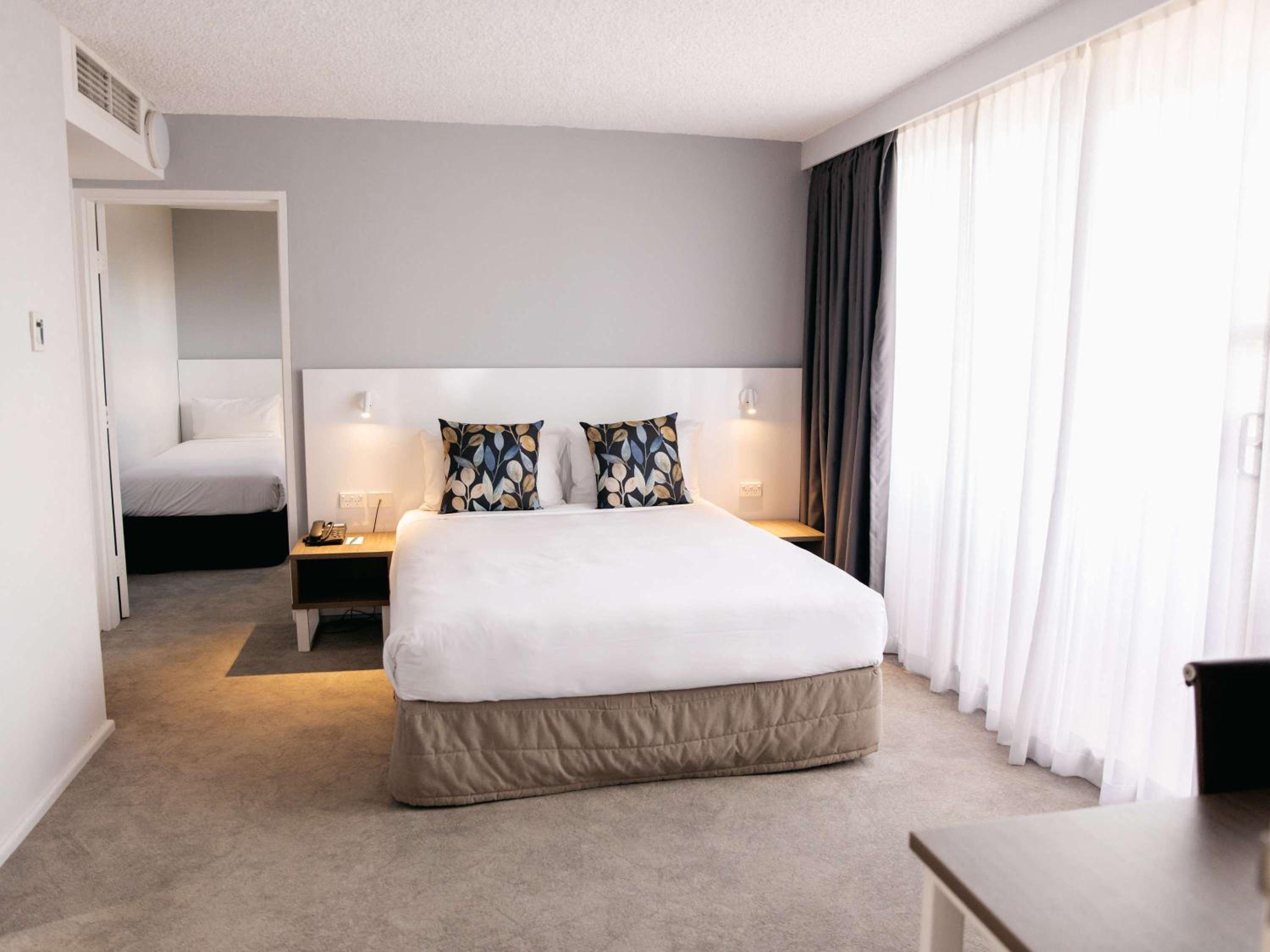 Junior King Suite with Balcony - Photo 14