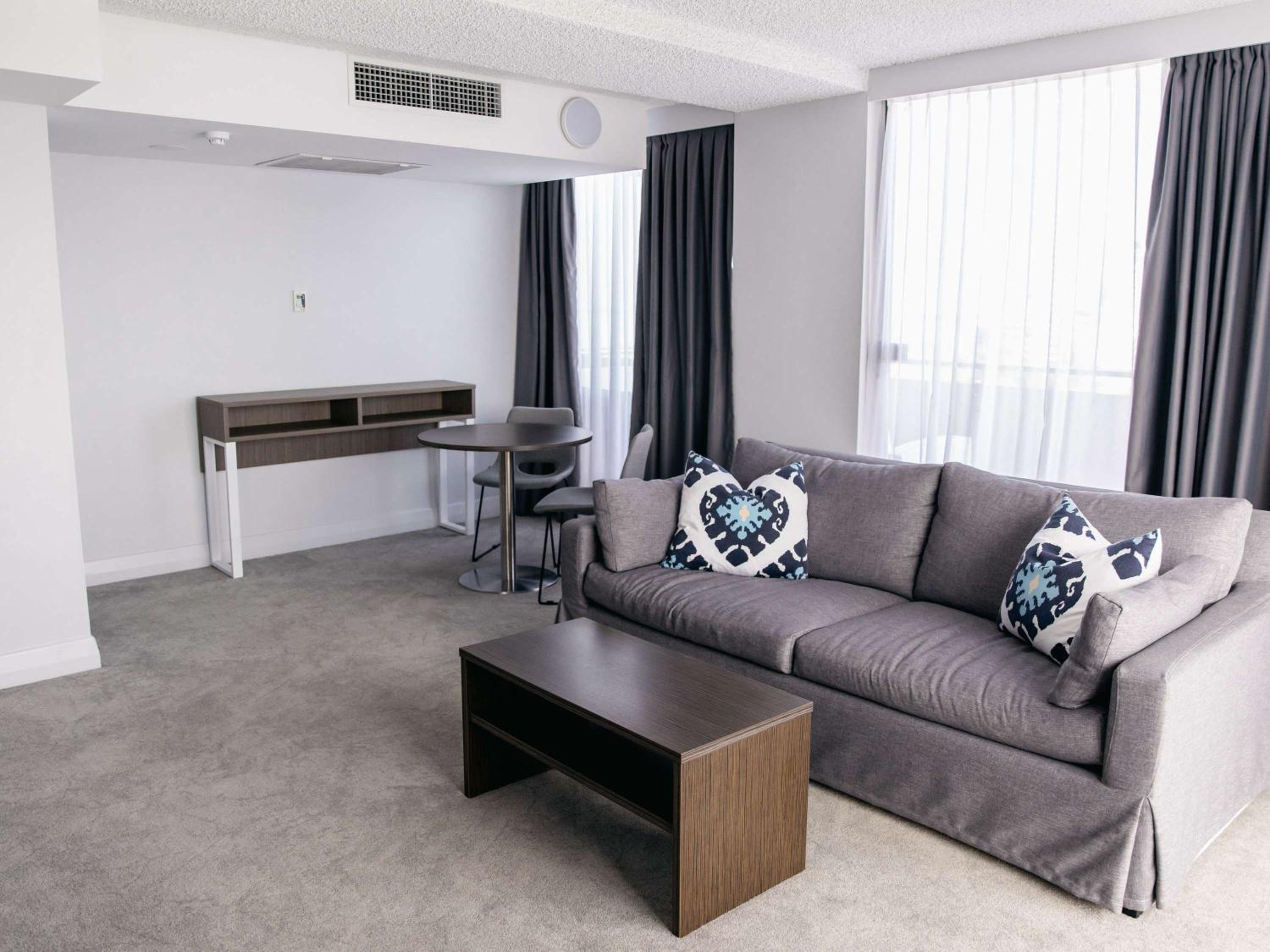 Junior King Suite with Balcony - Photo 11