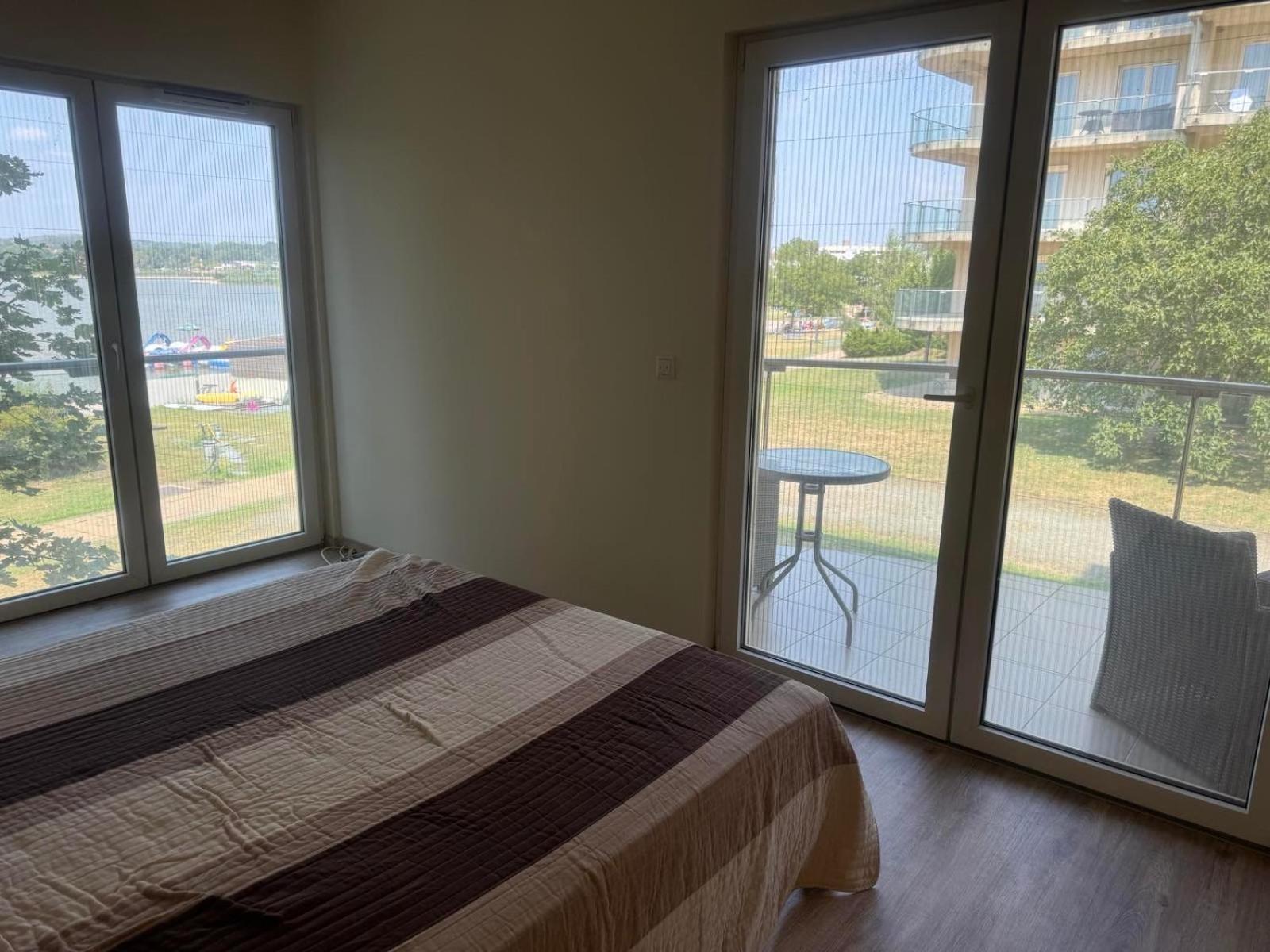 Two-Bedroom Apartment With Lake View photo 3