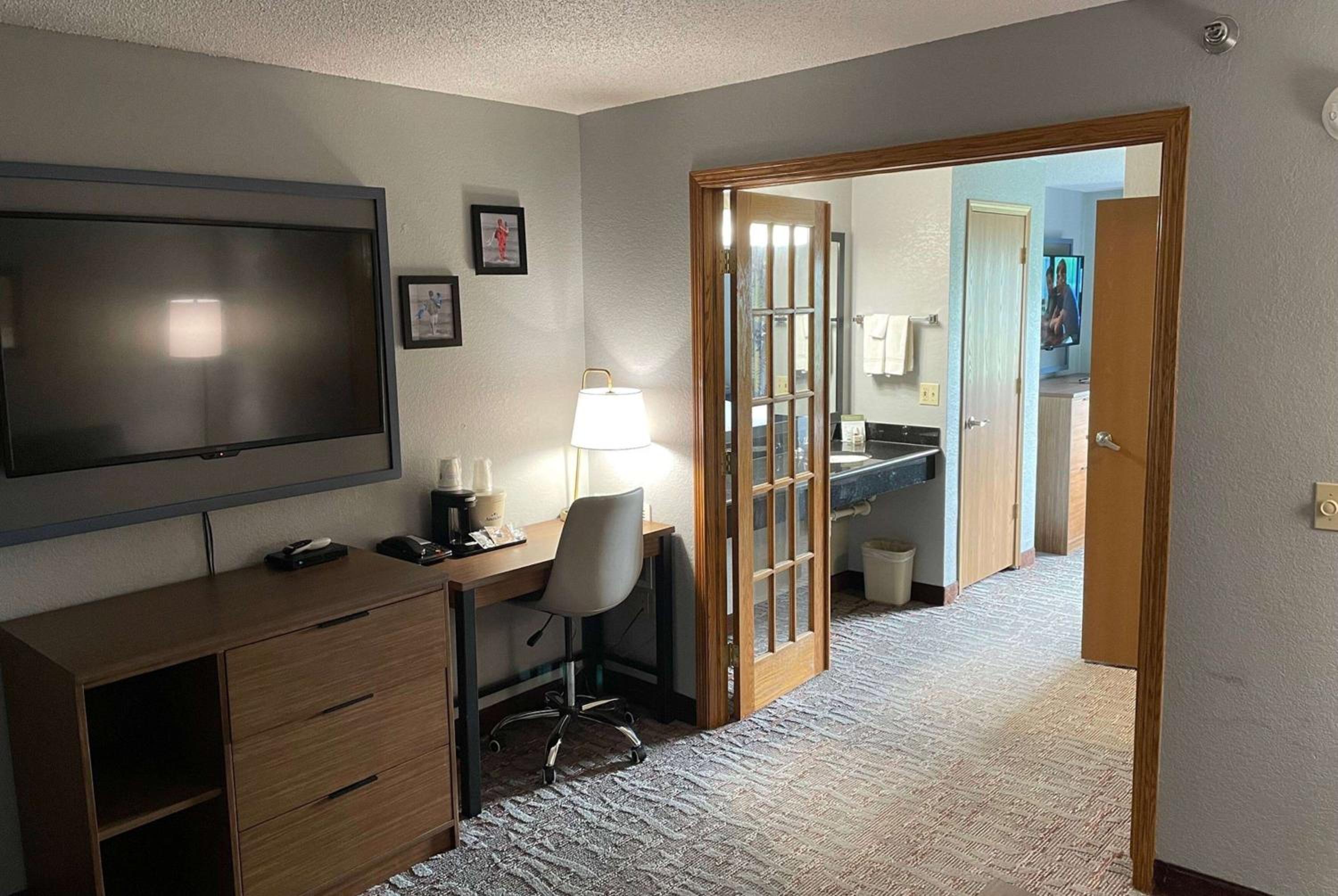 Executive King Suite - Non-Smoking