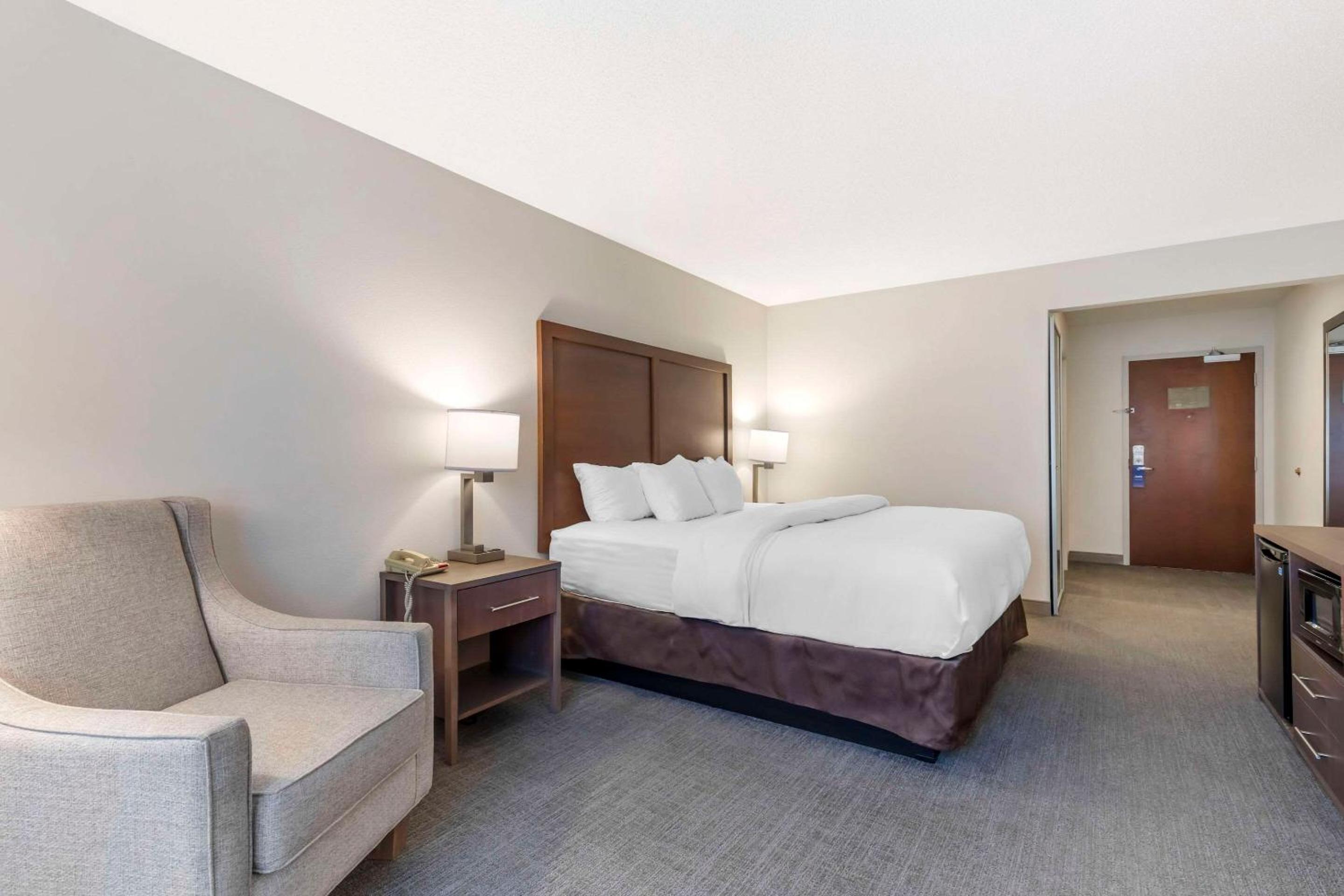 Standard King Room - Non Smoking - Photo 2