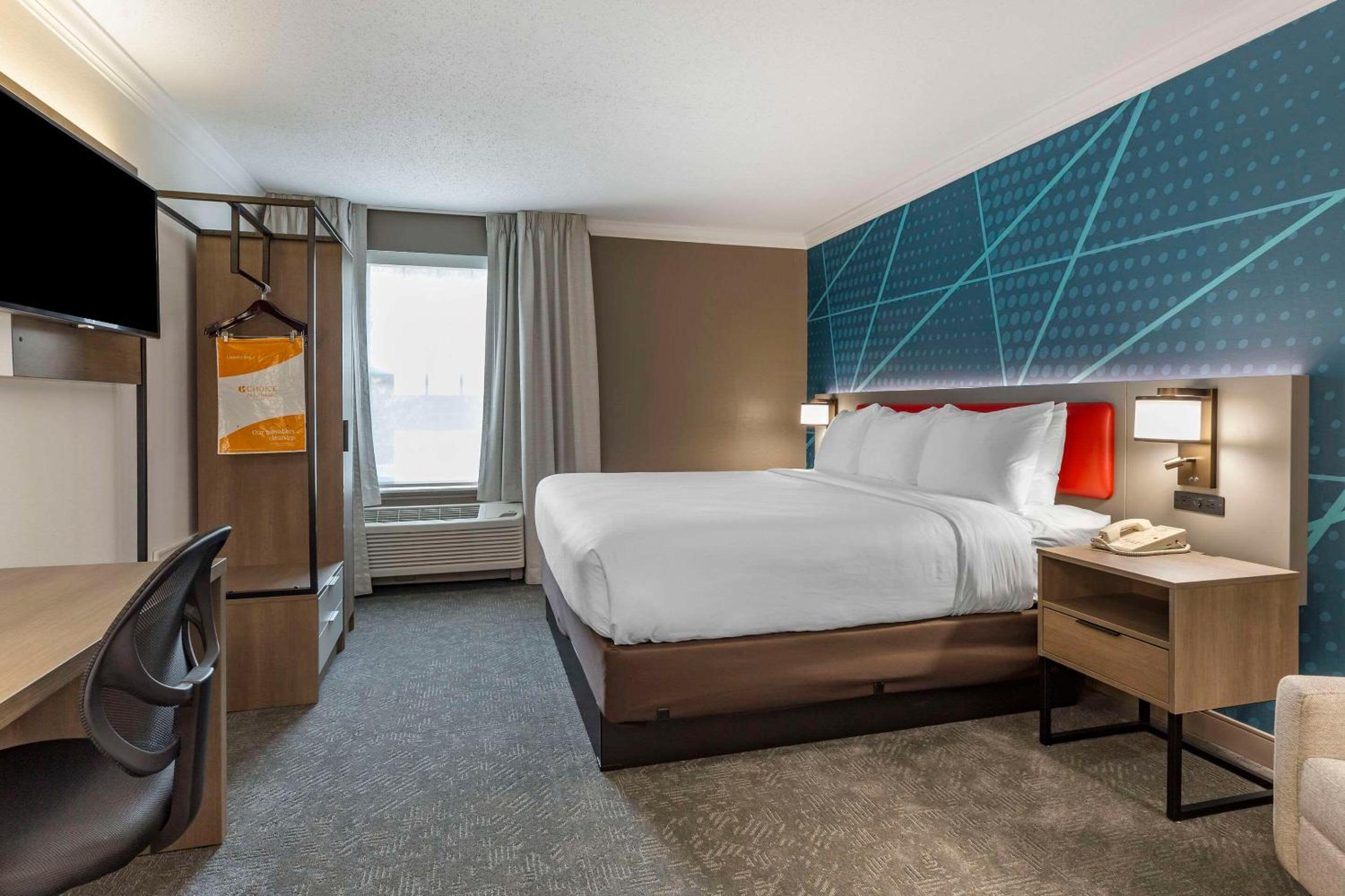 King Room - Accessible/Non Smoking - Photo 2