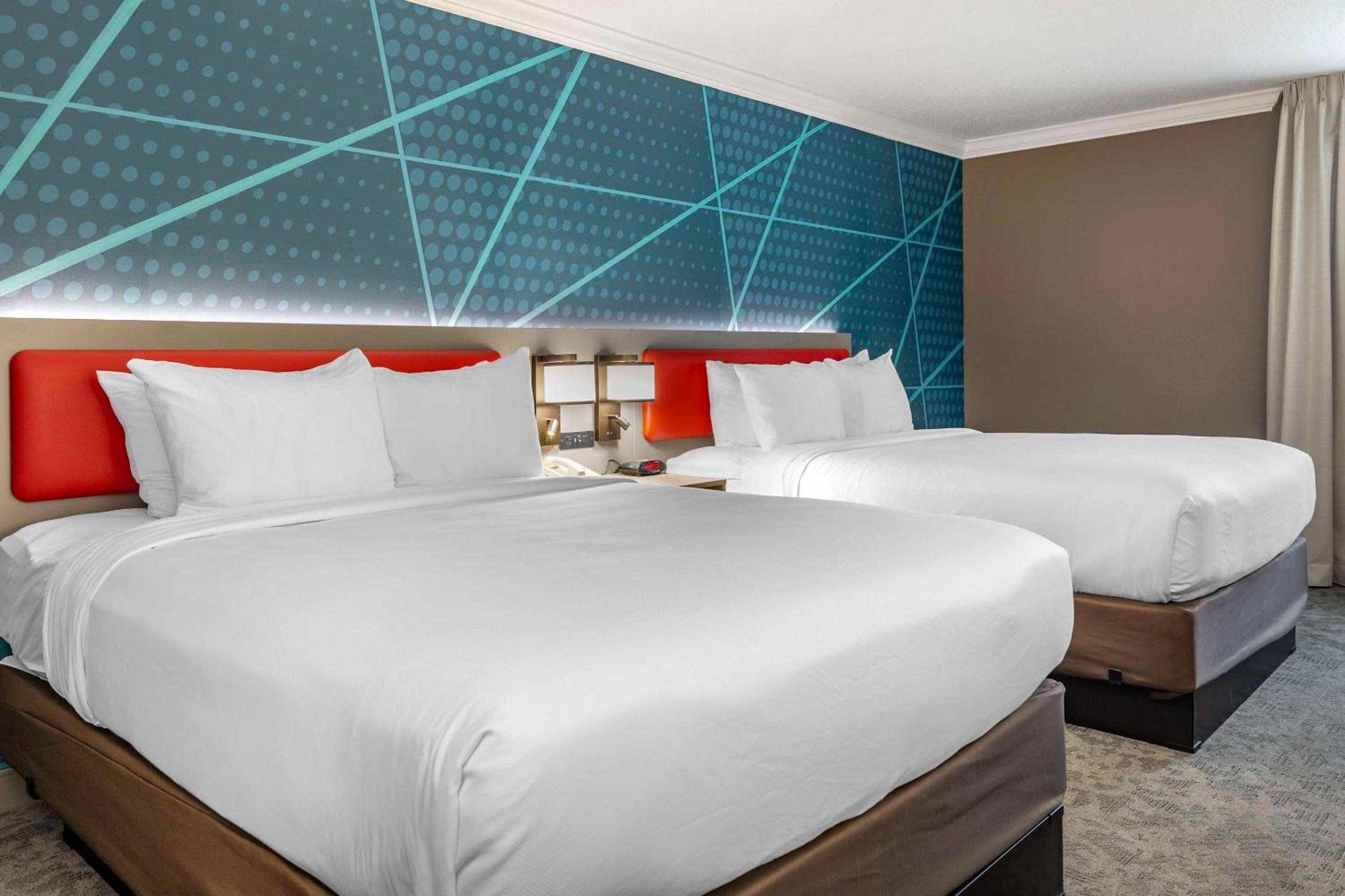 Standard Queen Room with Two Queen Beds - Non Smoking  - Photo 2