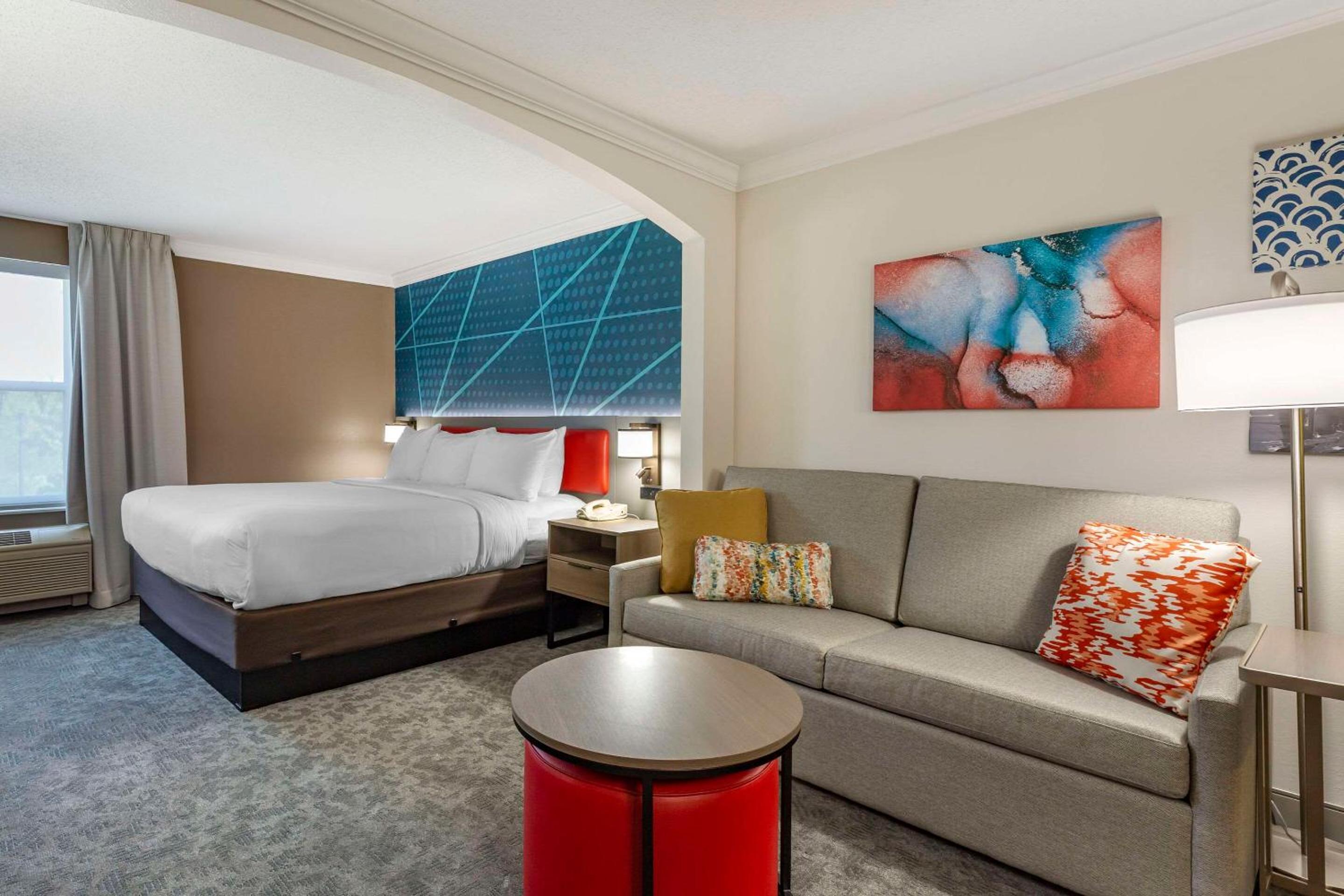 Accessible King Suite with Sofabed - Non Smoking - Photo 3