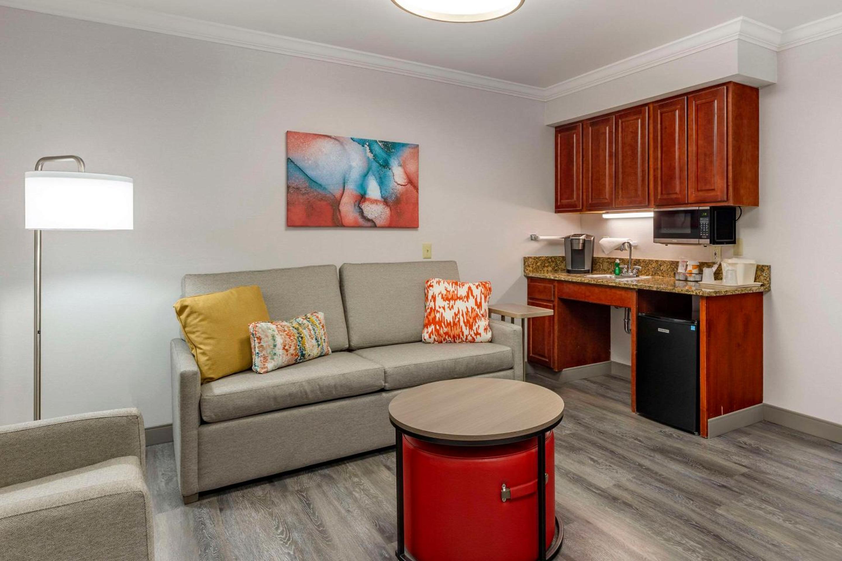 King Suite with Sofa Bed - Non Smoking - Photo 4