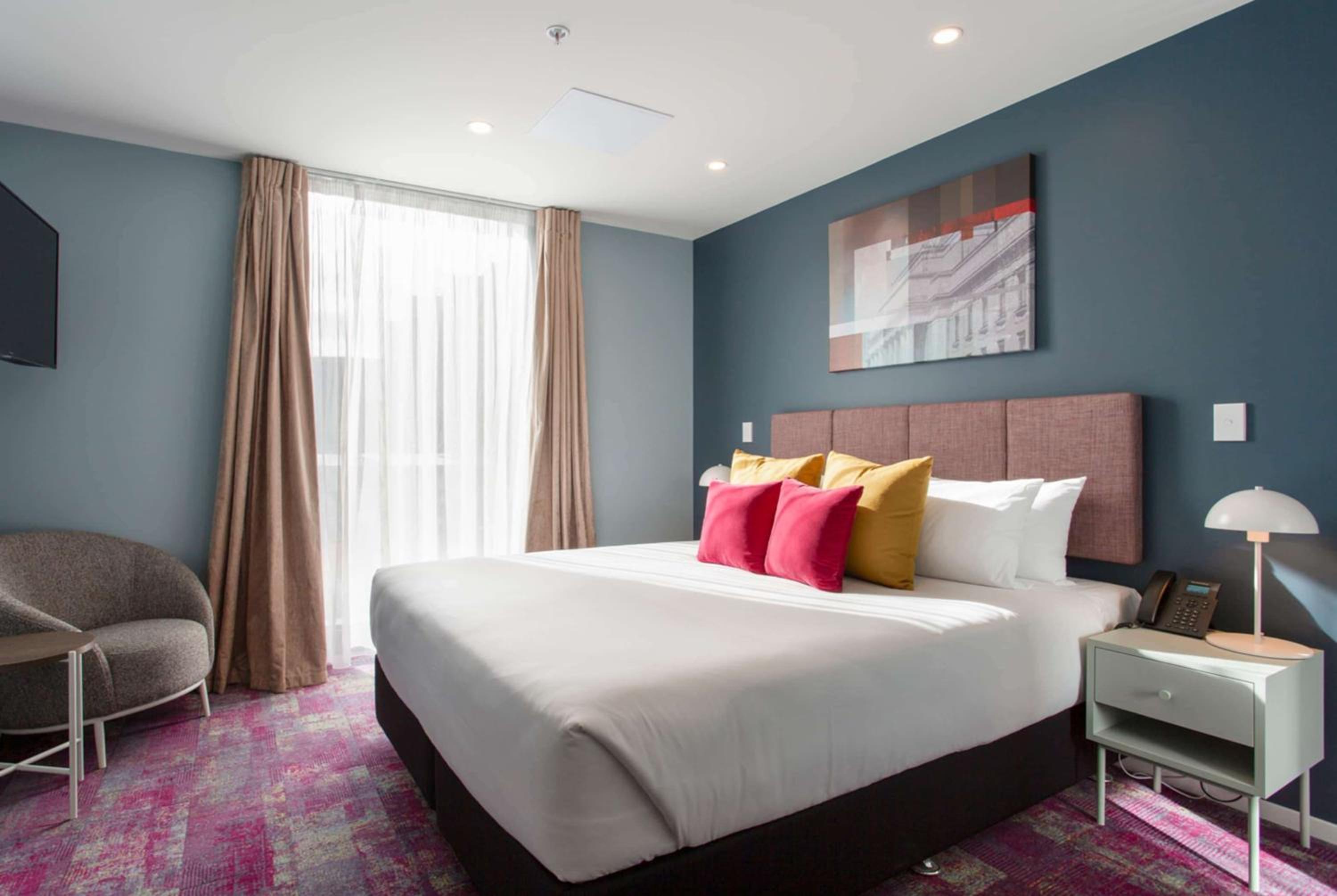 Studio Apartment with King Bed - Photo 1